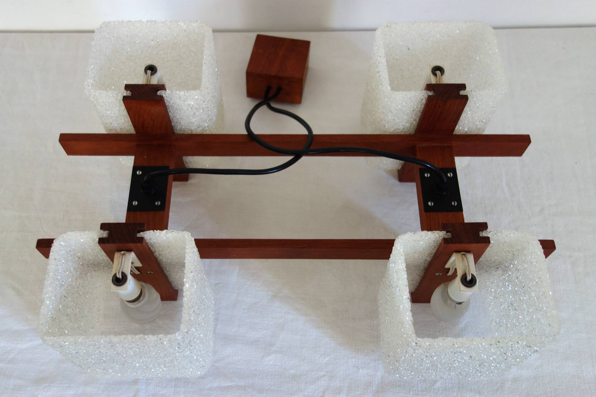 Scandinavian chandelier in perspex and teak from the 60s/70s.