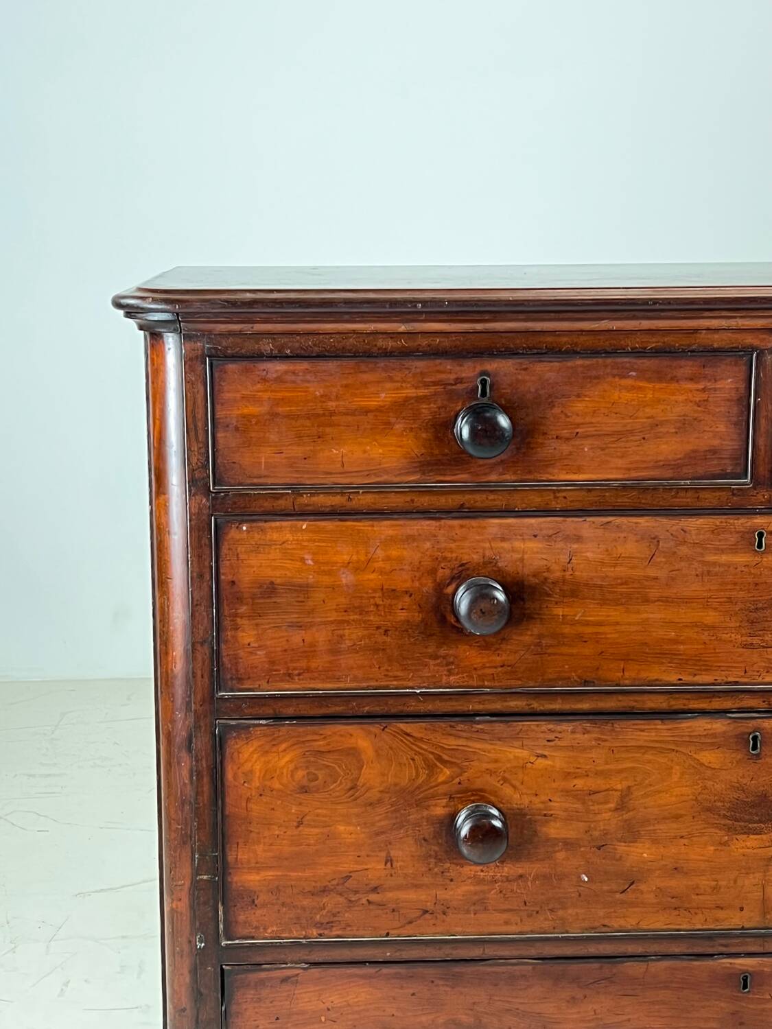 English Chest of drawers