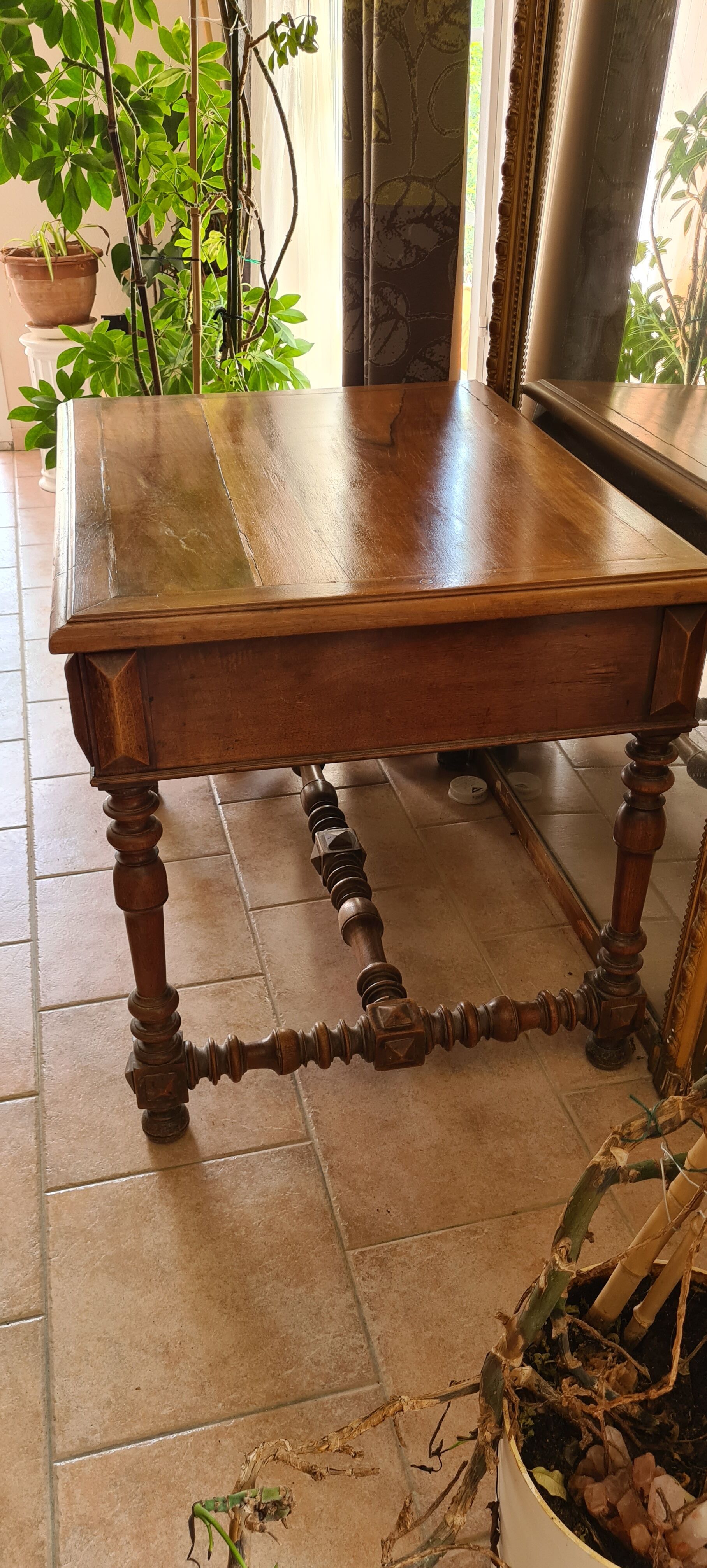 Louis XIII table