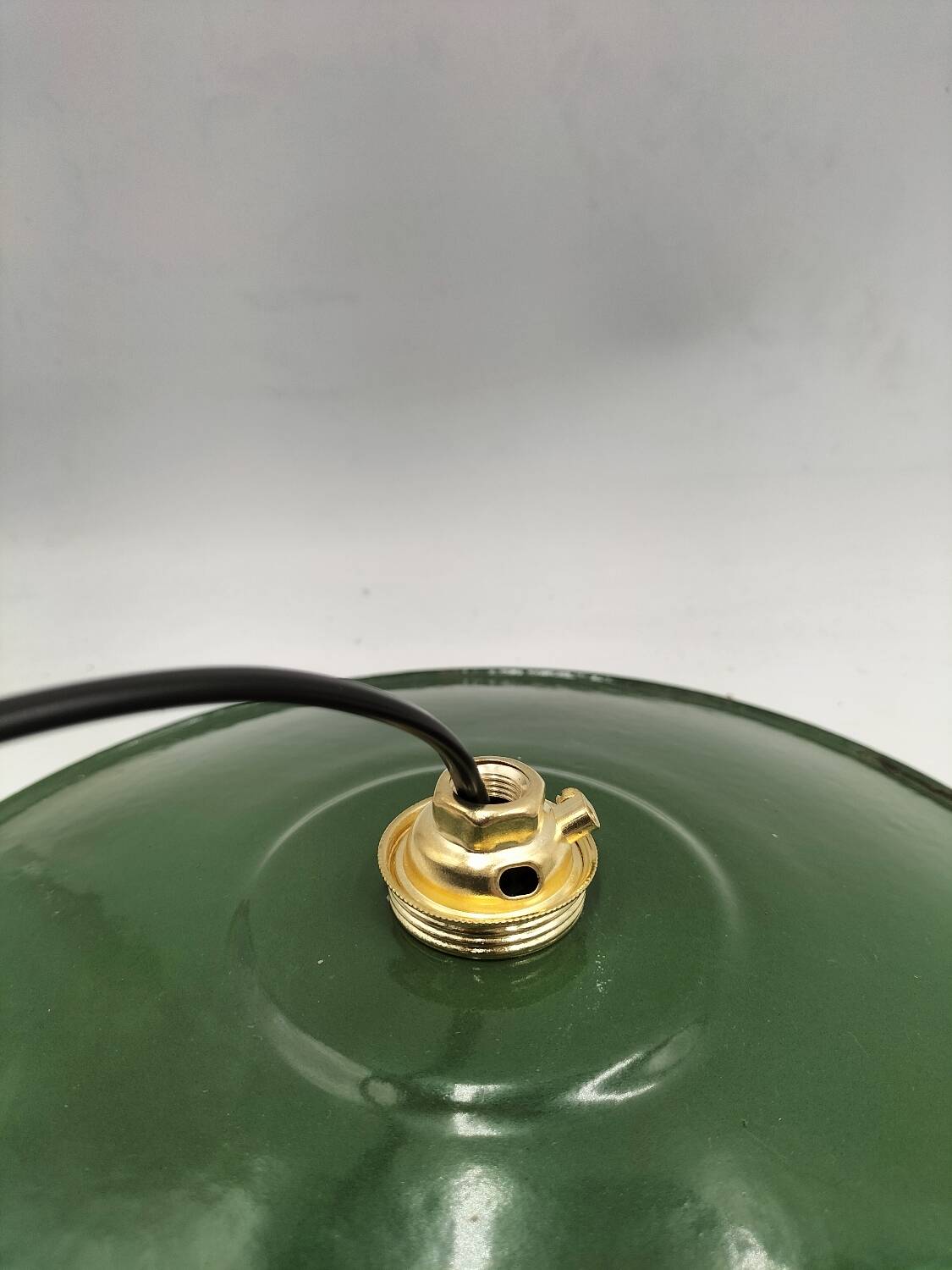 Enamelled sheet metal suspensions