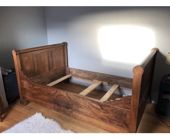 Ancient walnut roller bed