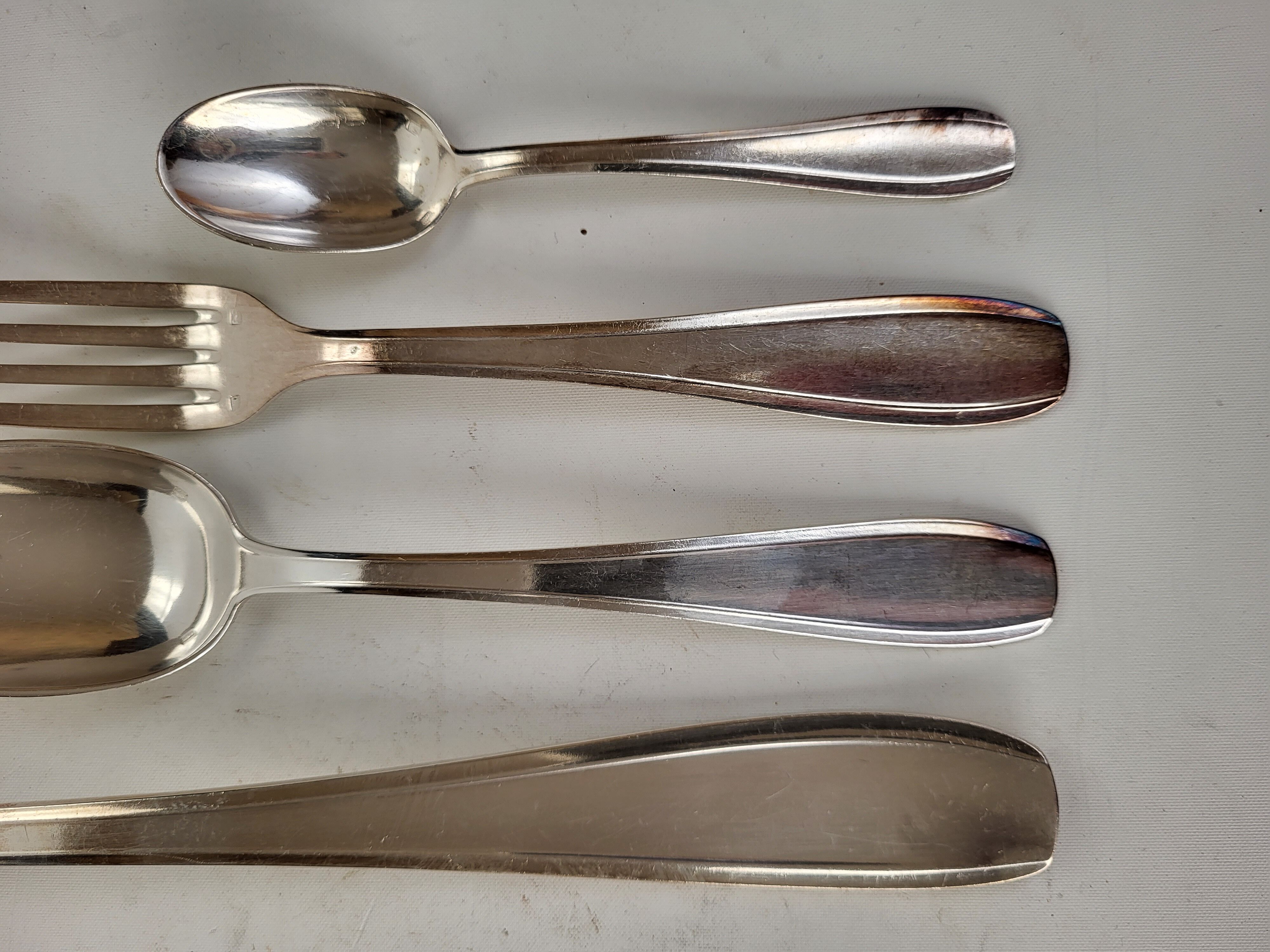 Cutlery  37 pieces silver metal