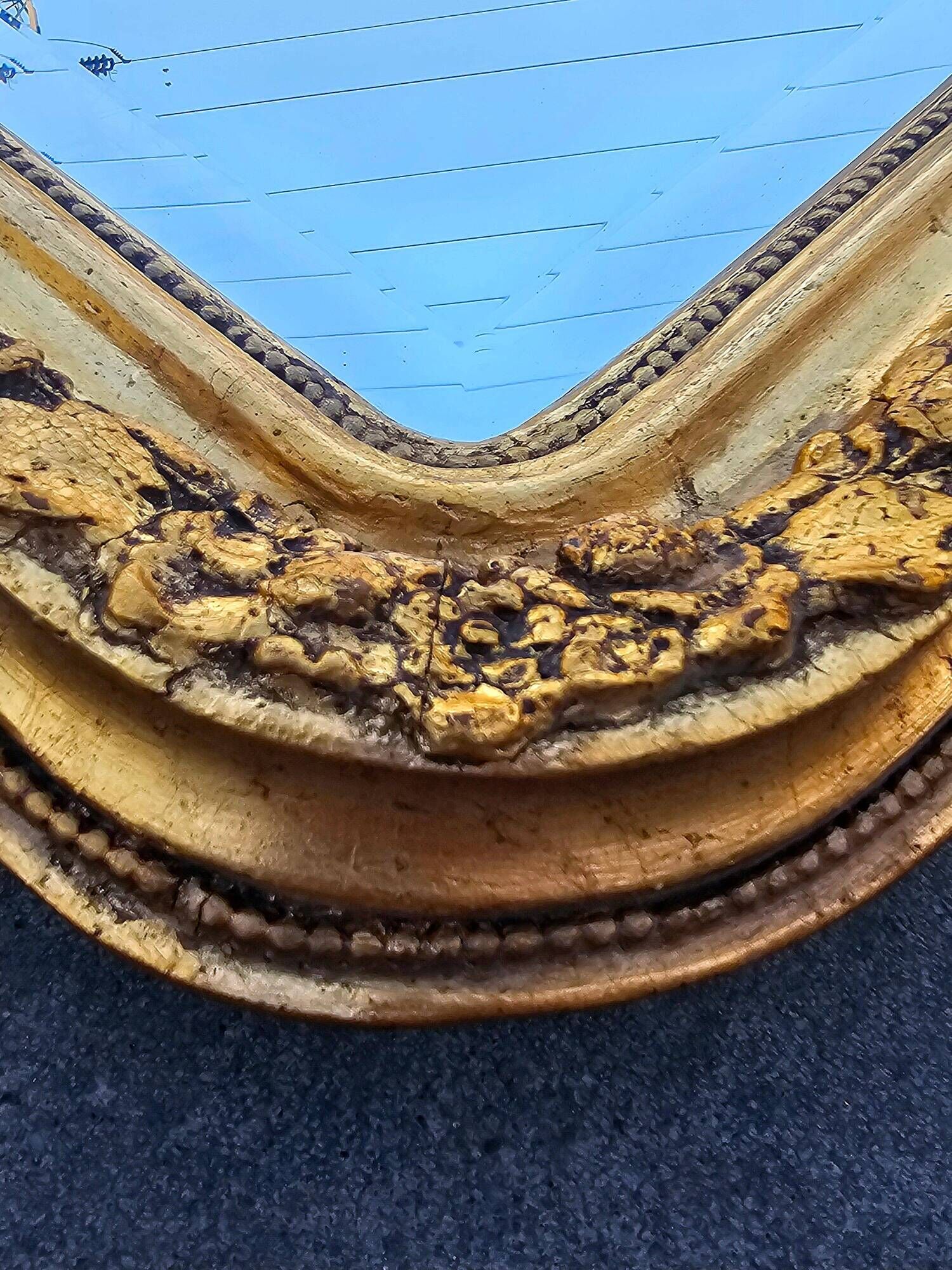 Large Biedermeier gilded mirror in faceted wood, circa 1840.