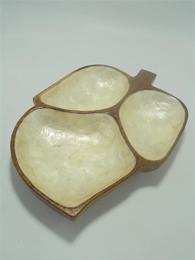 Wooden and mother-of-pearl pocket emptier