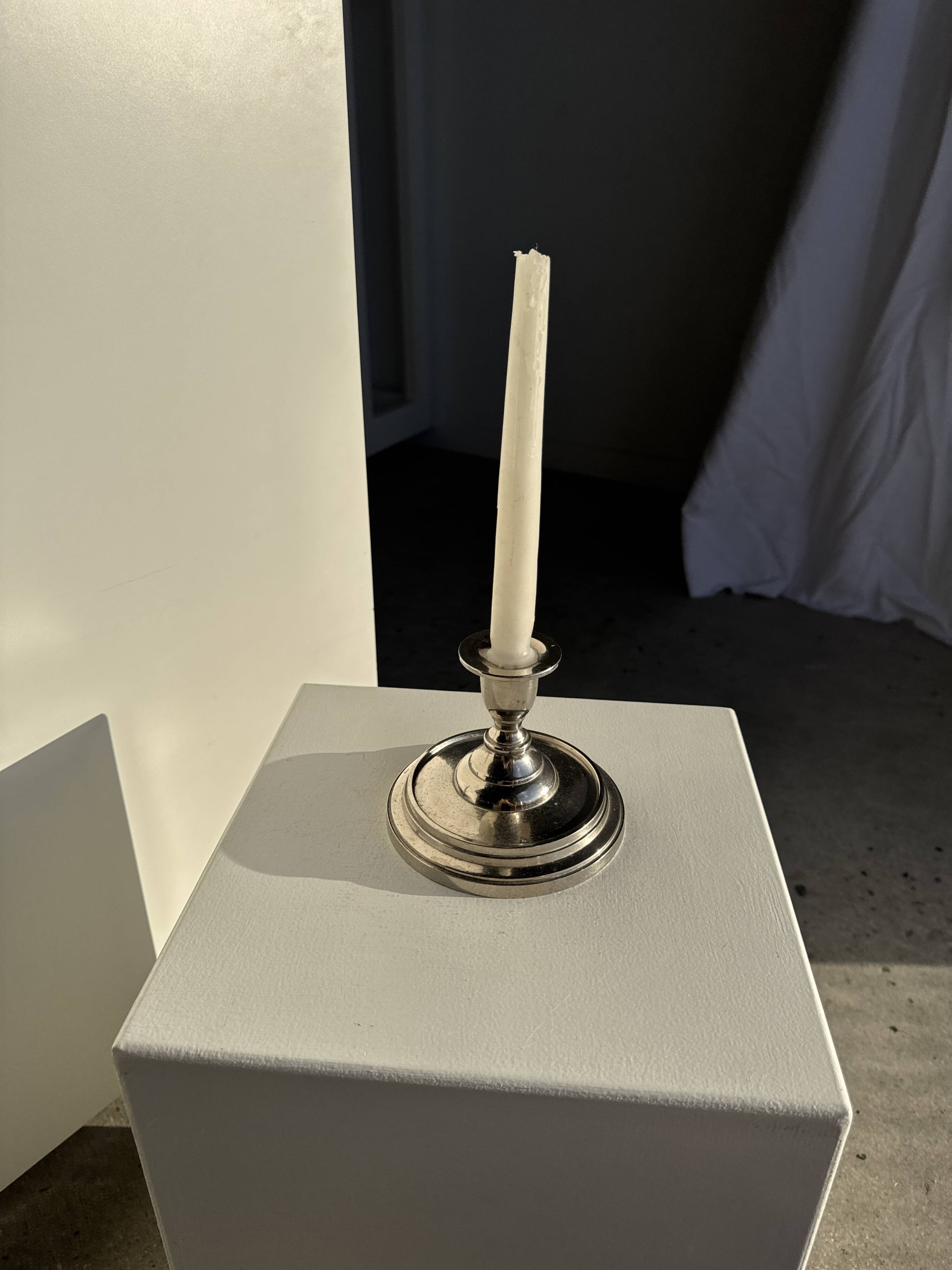 Small shiny silver-plated candlestick H11 D13