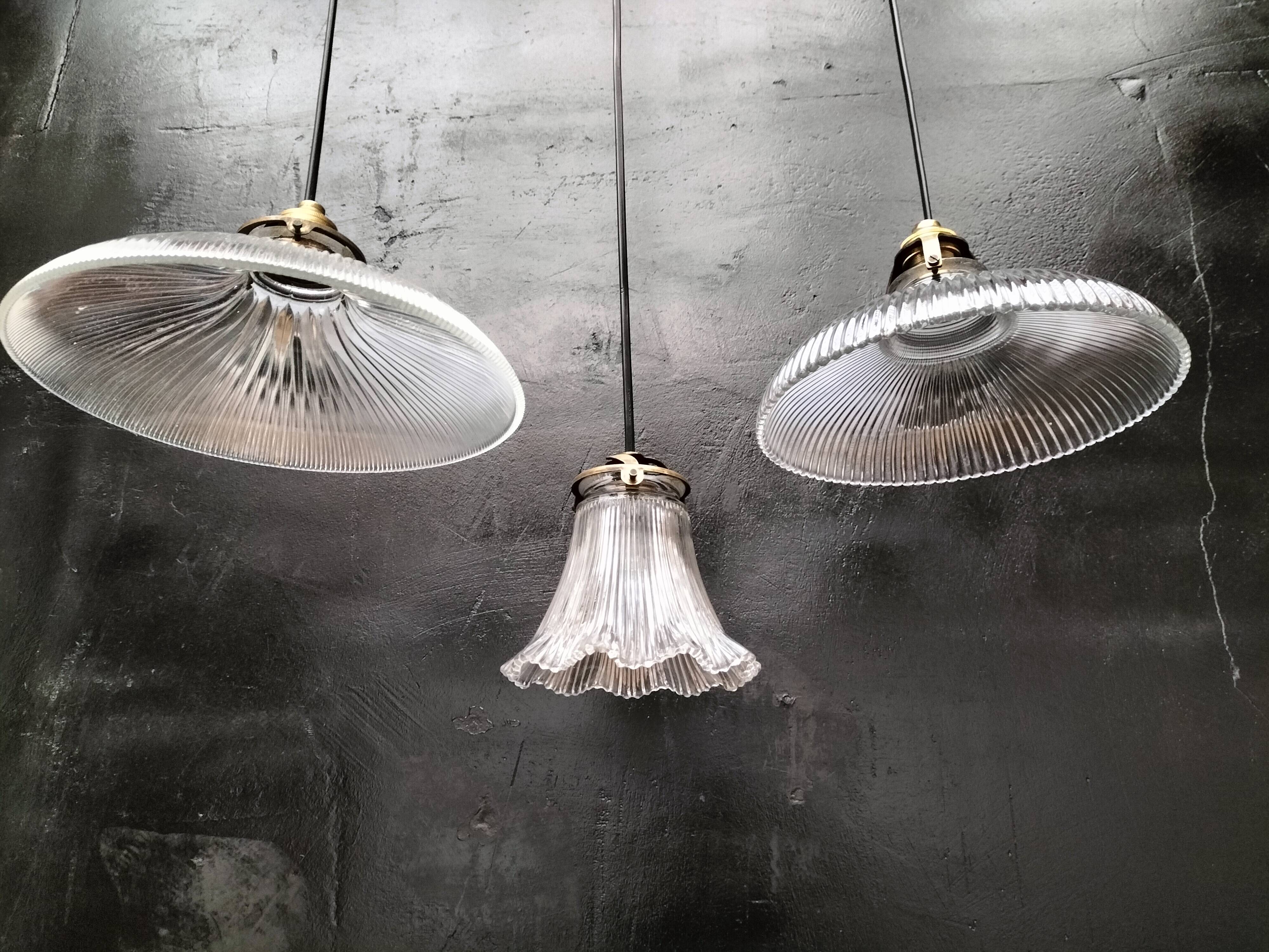 Holophane suspensions