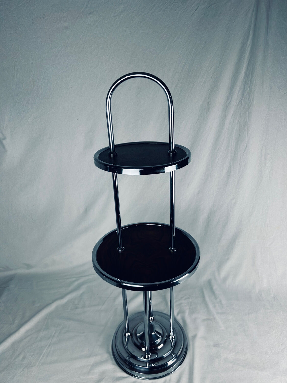 Art Deco Bauhaus style side table/pedestal table in wood and chrome-plated metal