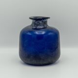 Vase en verre Scavo Murano Seguso bleu cobalt, soufflé à la main, années 1980, finition brutaliste.