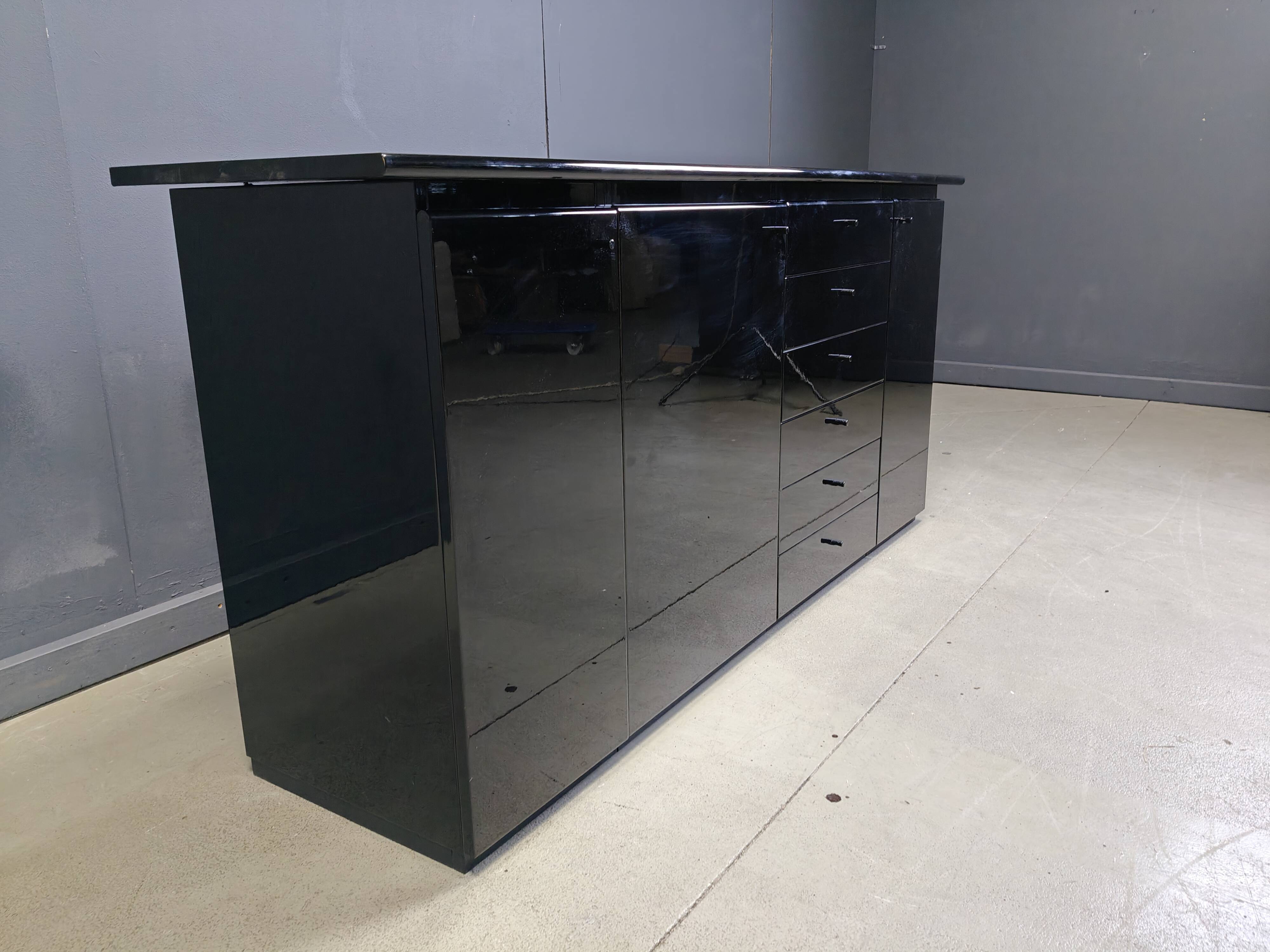 Vintage Italian Gloss sideboard, 1970s