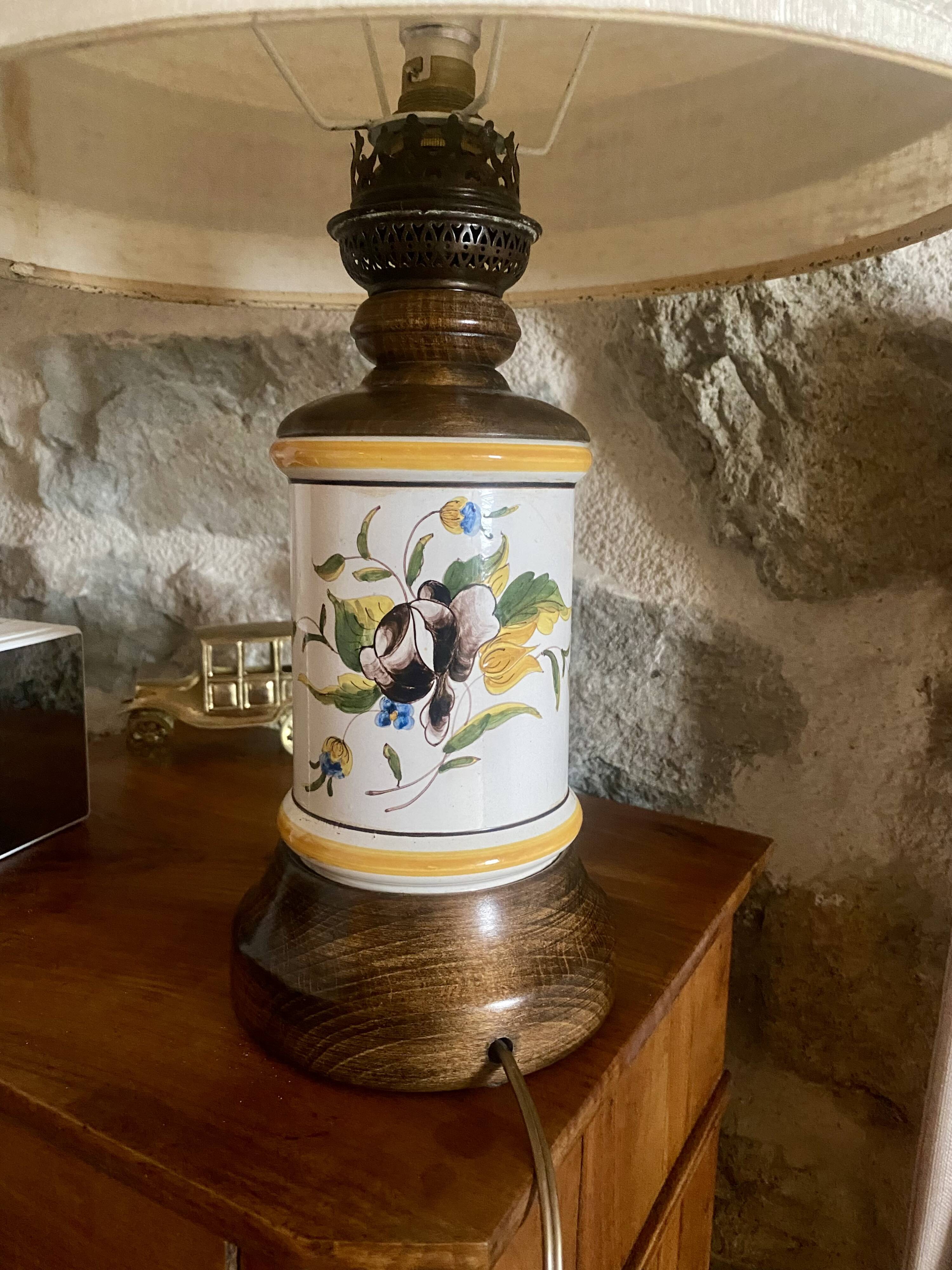 Ceramic and wood table lamp