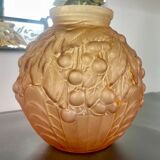 Vase à boules Art Déco français en verre moulé givré rose orangé - 1930 France