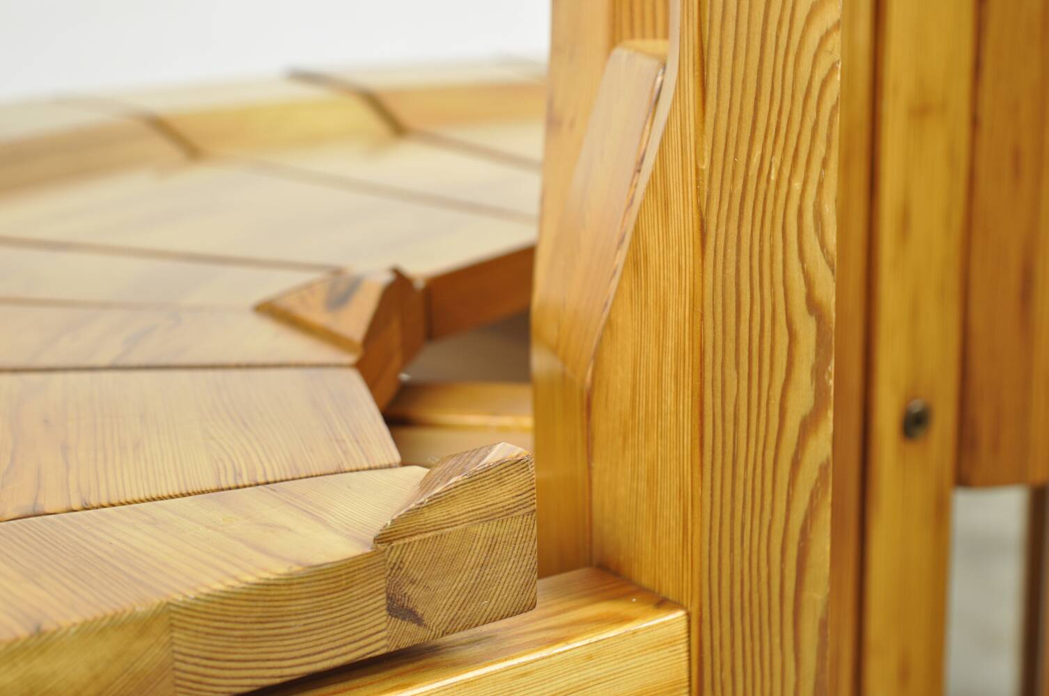 LAUKAAN PUU / brutalist pine dining table chairs “Rantasipi” / Finland 70s