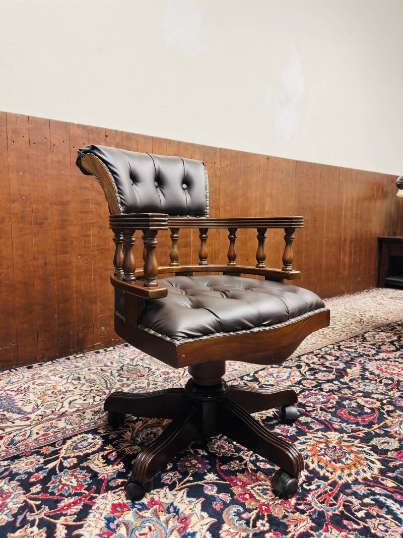 Chaise de bureau classique anglaise de style capitaine marron