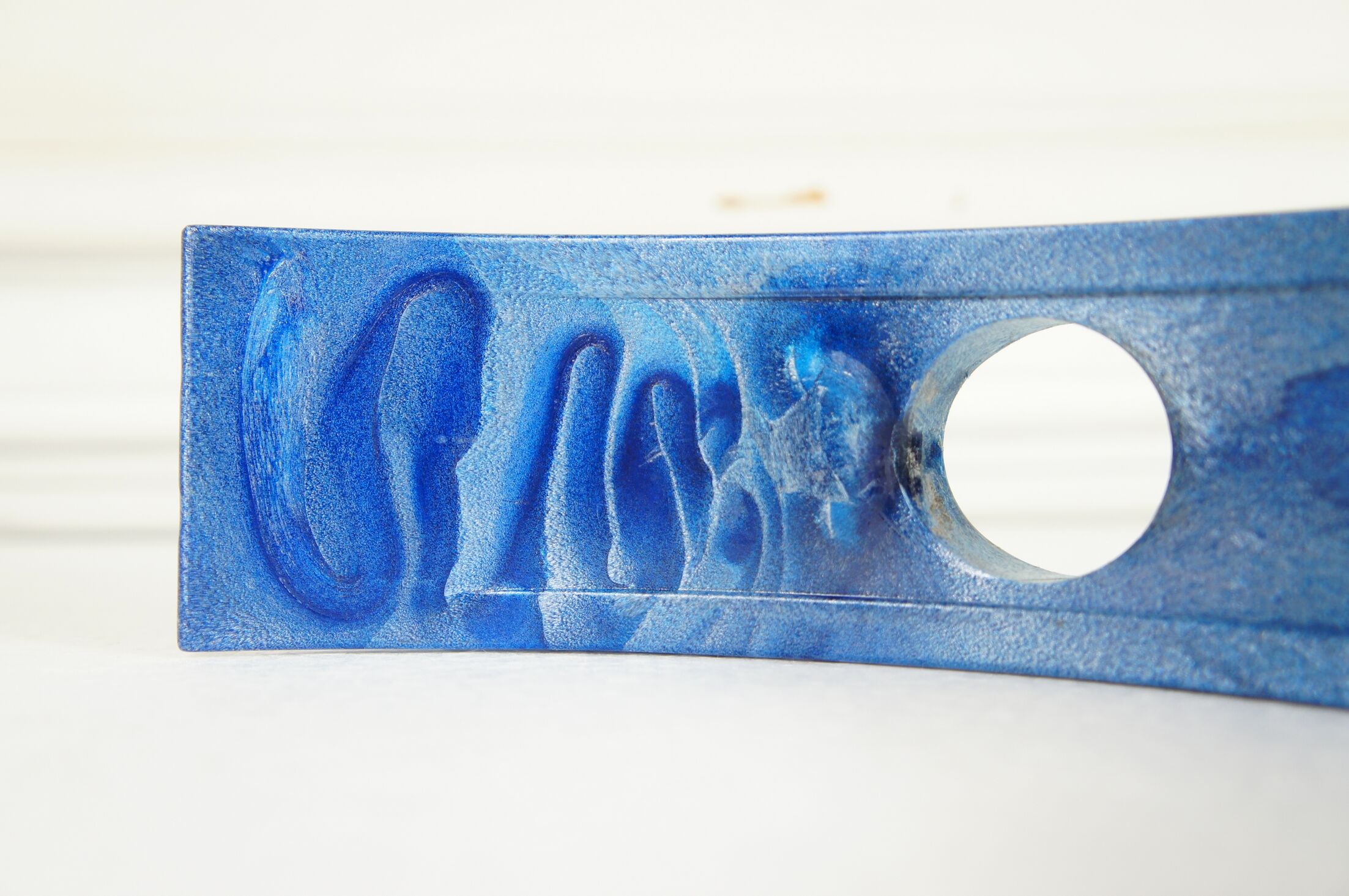 "The Lunivin" resin bottle holder