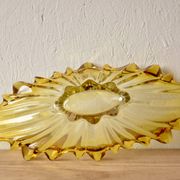 Corbeille vintage en verre moulé et teint en jaune