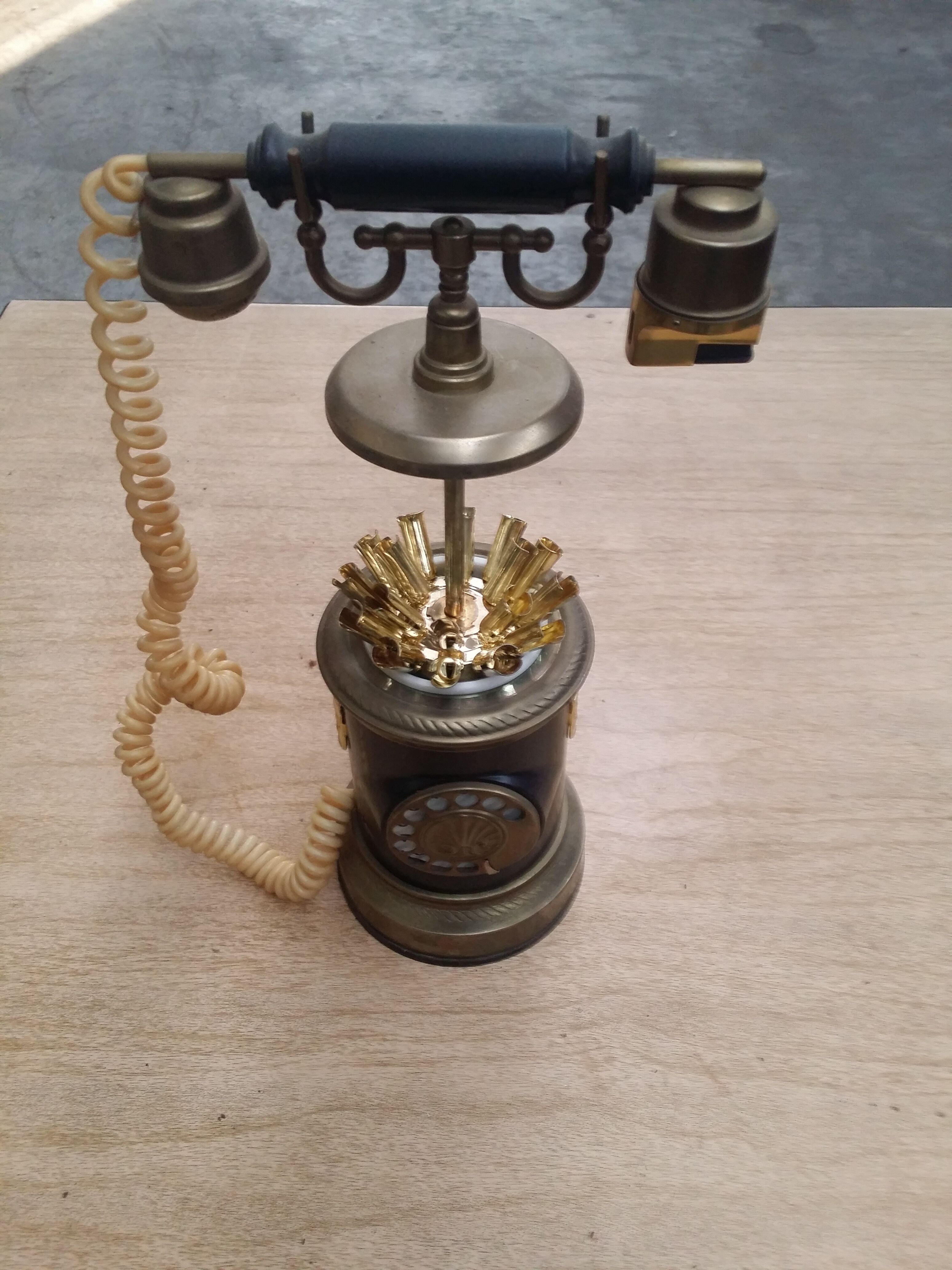 cigarette dispenser lighter music box