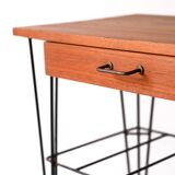 Table de chevet scandinave en teck et fer des années 1950/60