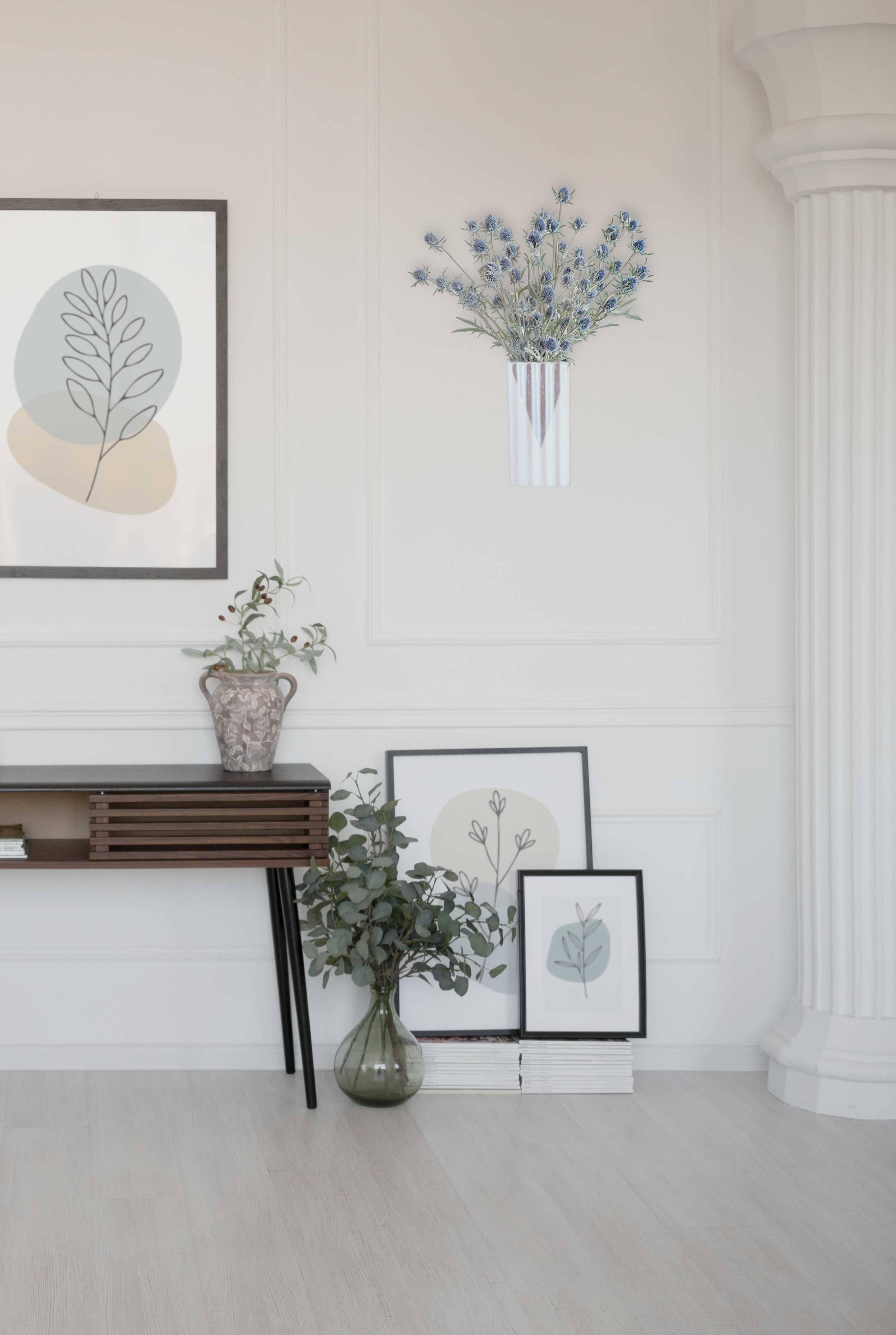 "V" - Wall-mounted vase - Signed piece