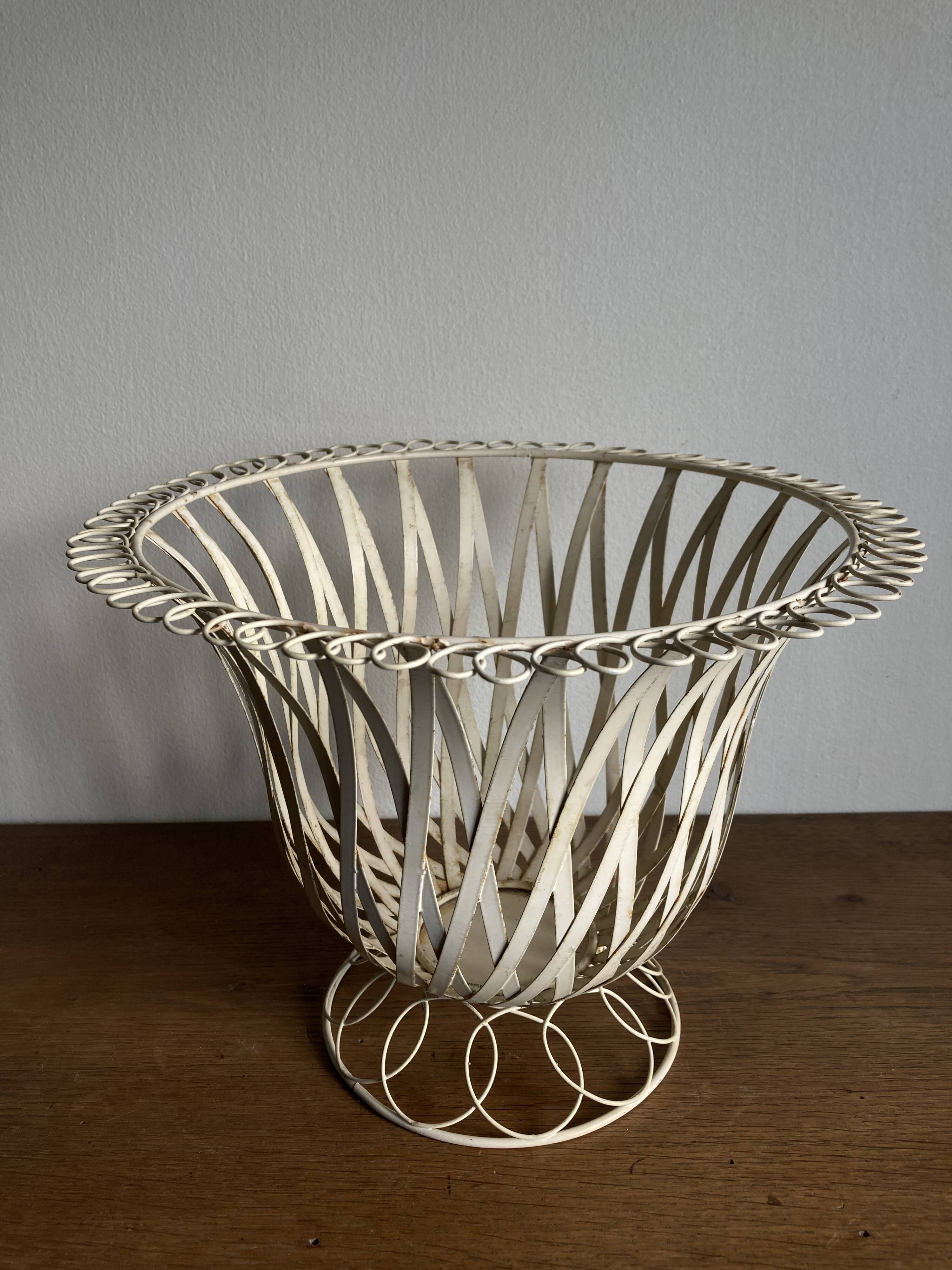 XXL Neoclassical Medici in Ivory Sheet Metal