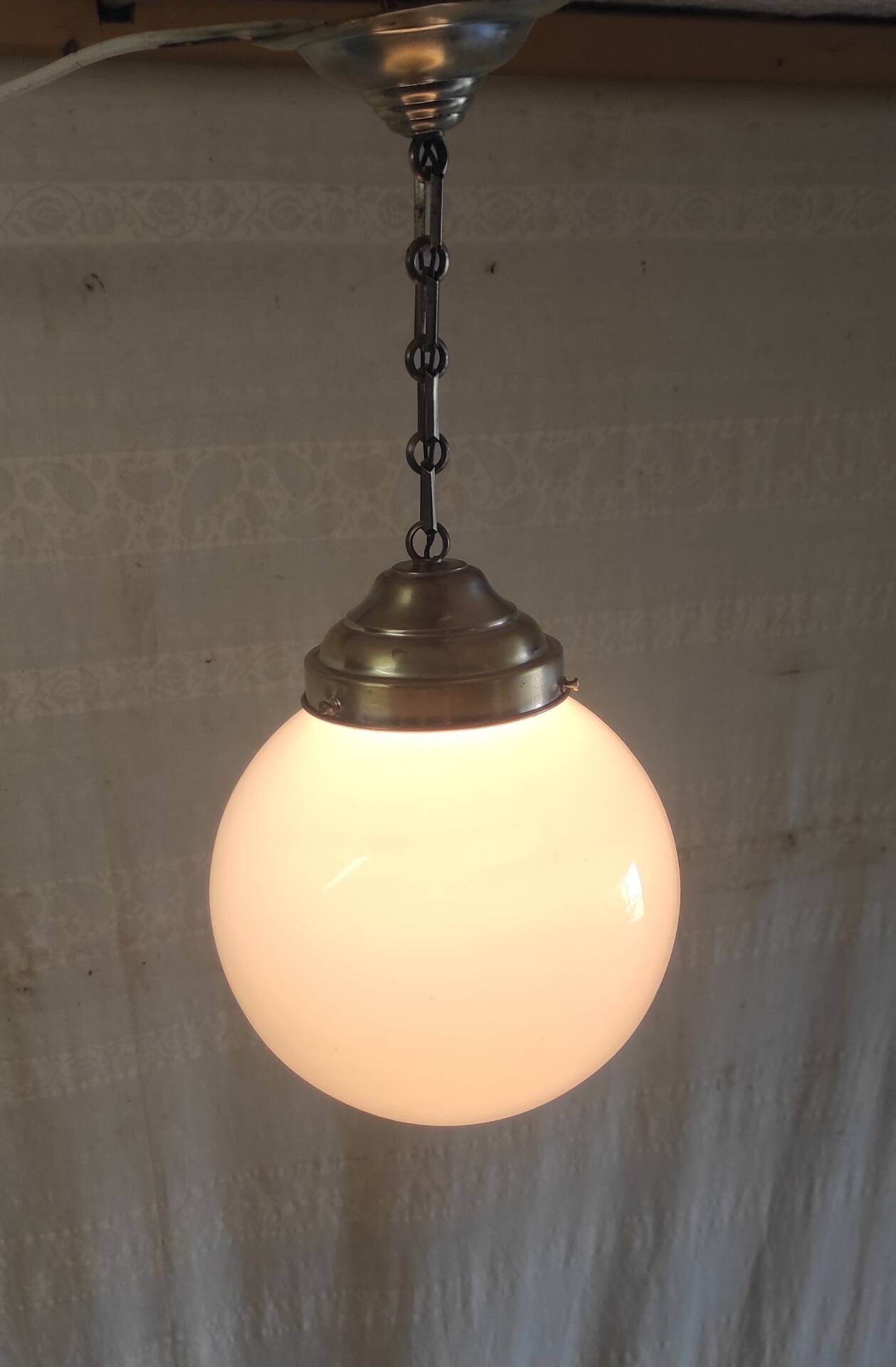 Suspension design Bauhaus globe opaline (diam: 20 cm) - mid 20th century