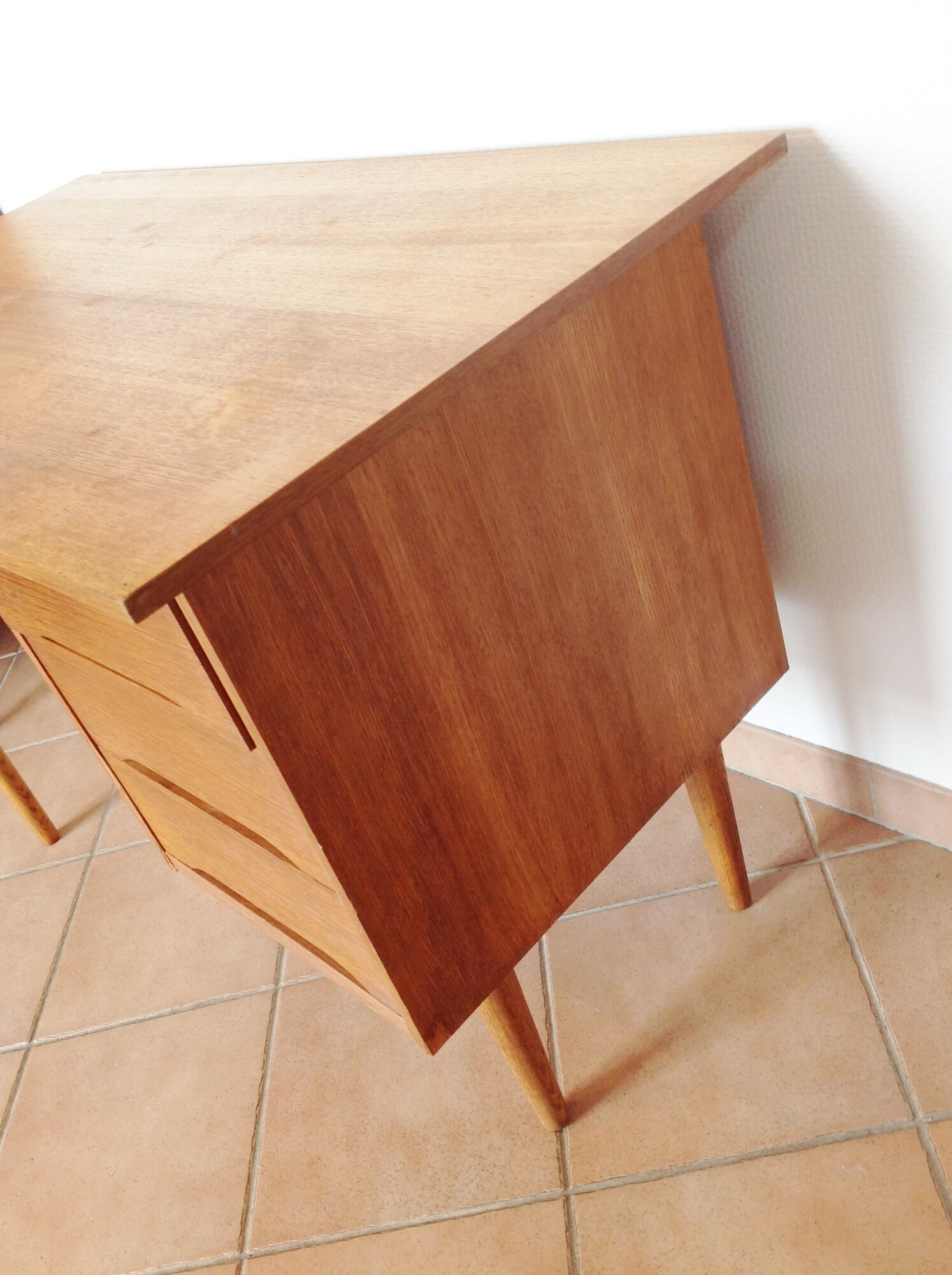 Scandinavian-style verni chene desk / vintage 60s