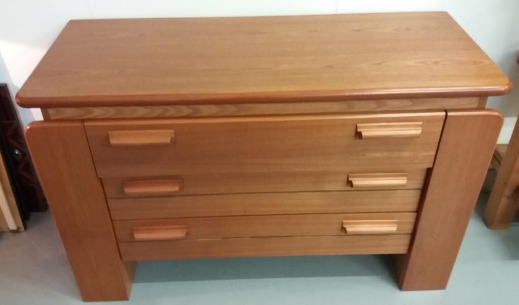Oak-plated dresser 1980