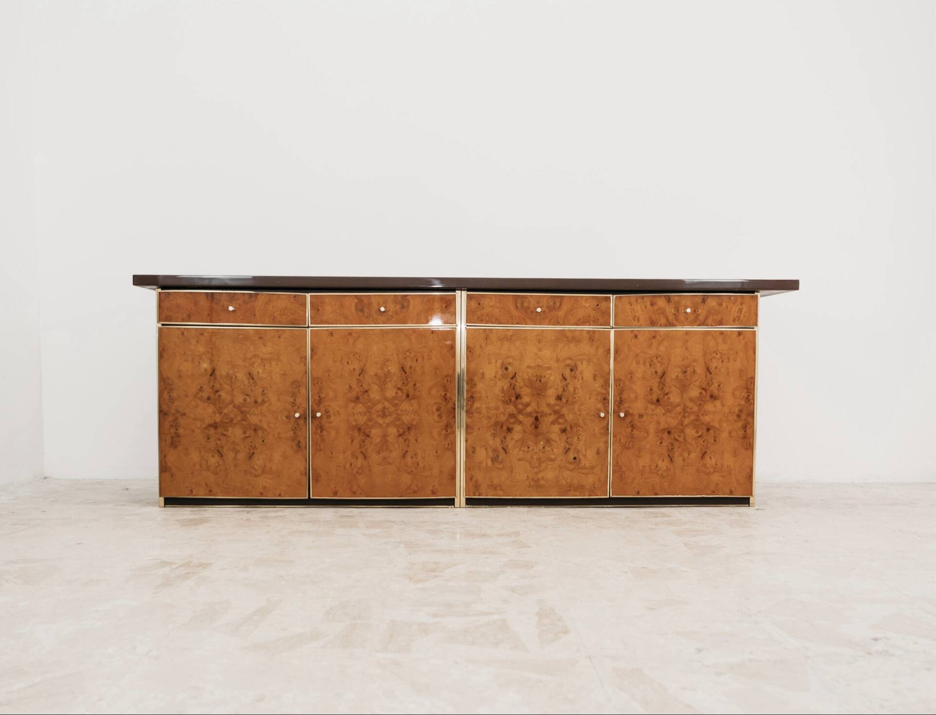 Buffet en radica et métal doré moderniste des années 70