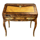 Louis XV slant-top desk in marquetry from the 18th century.