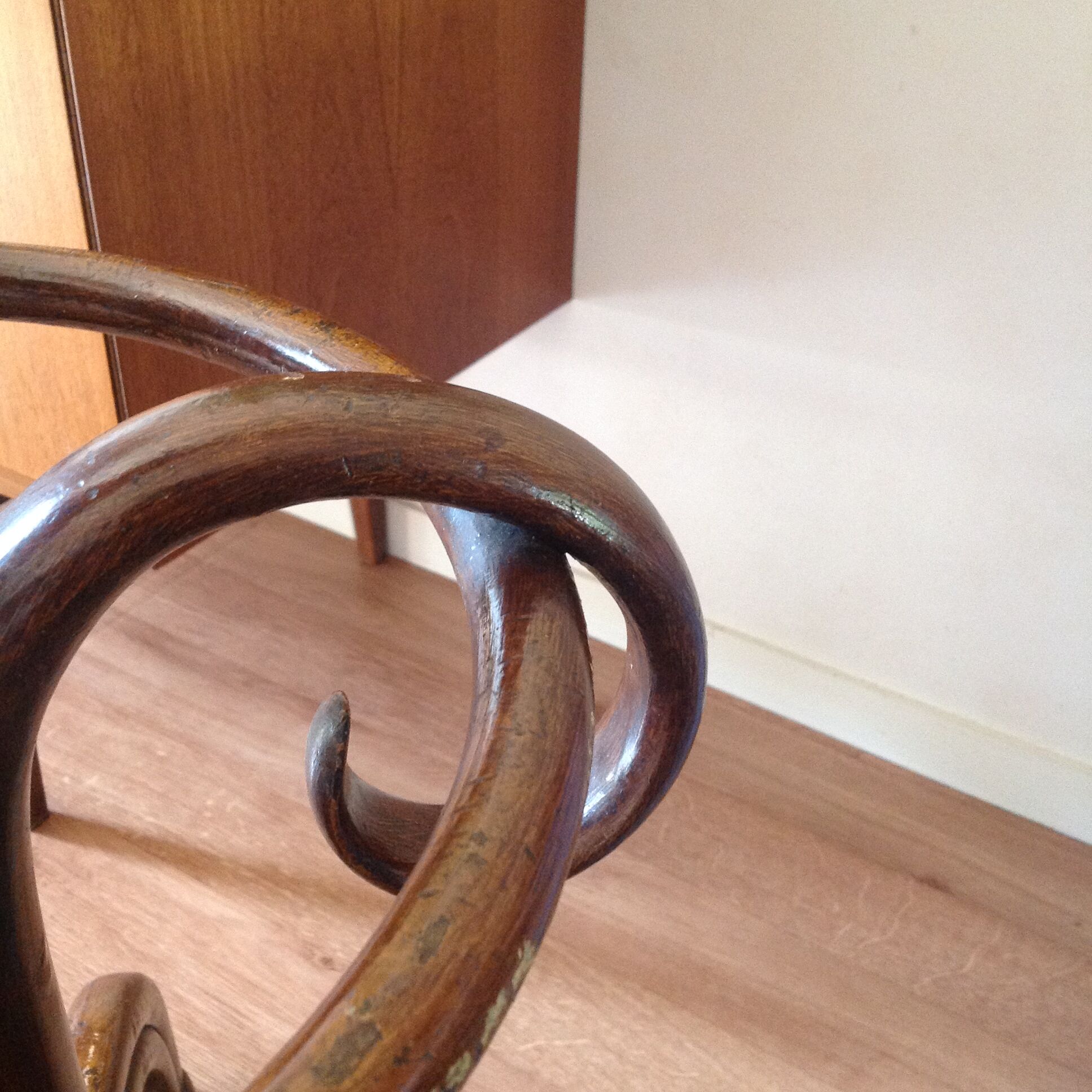 Porte-manteaux perroquet Thonet ancien