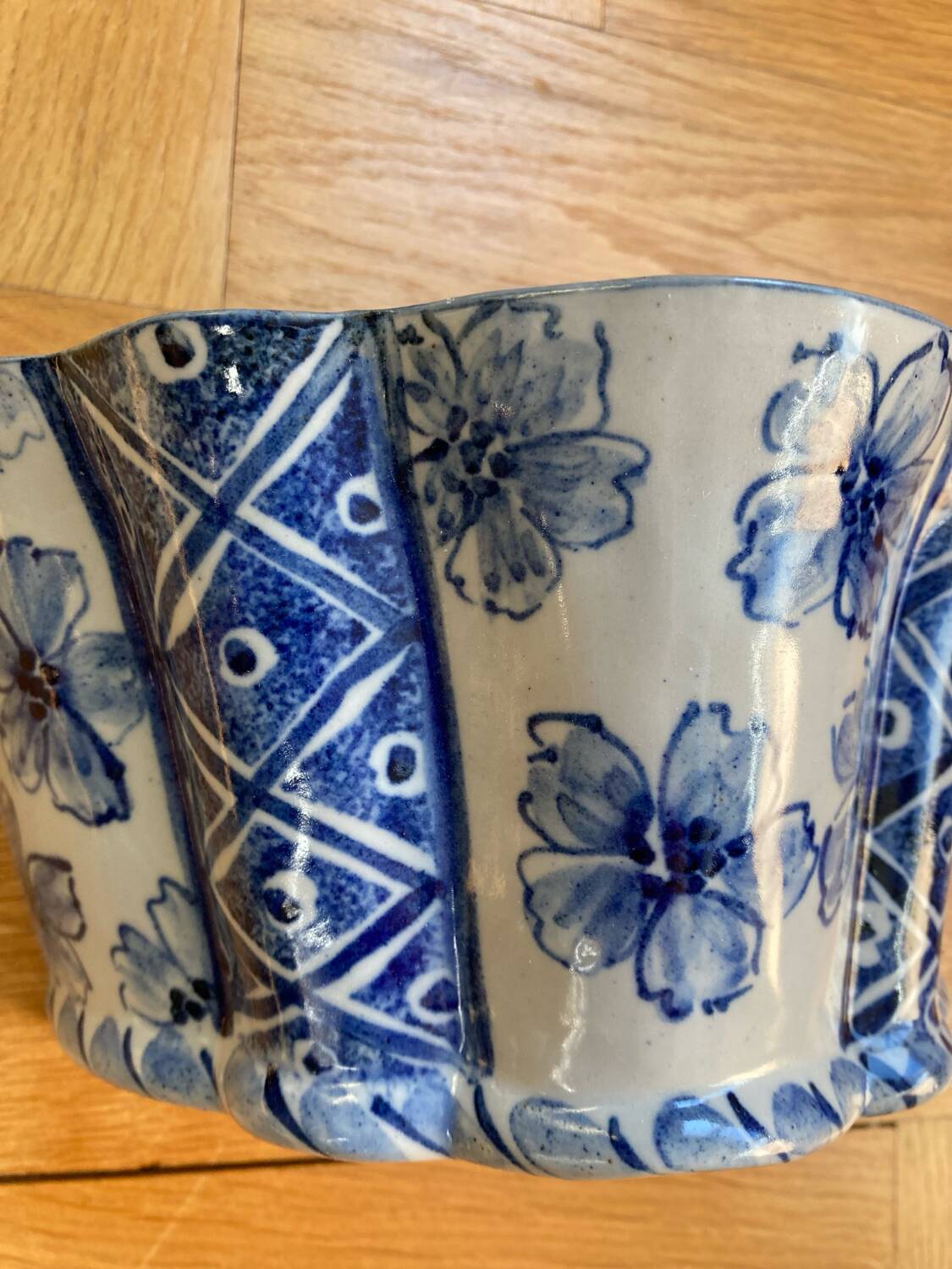 Pair of ceramic flower pots - flower picks with blue floral motifs