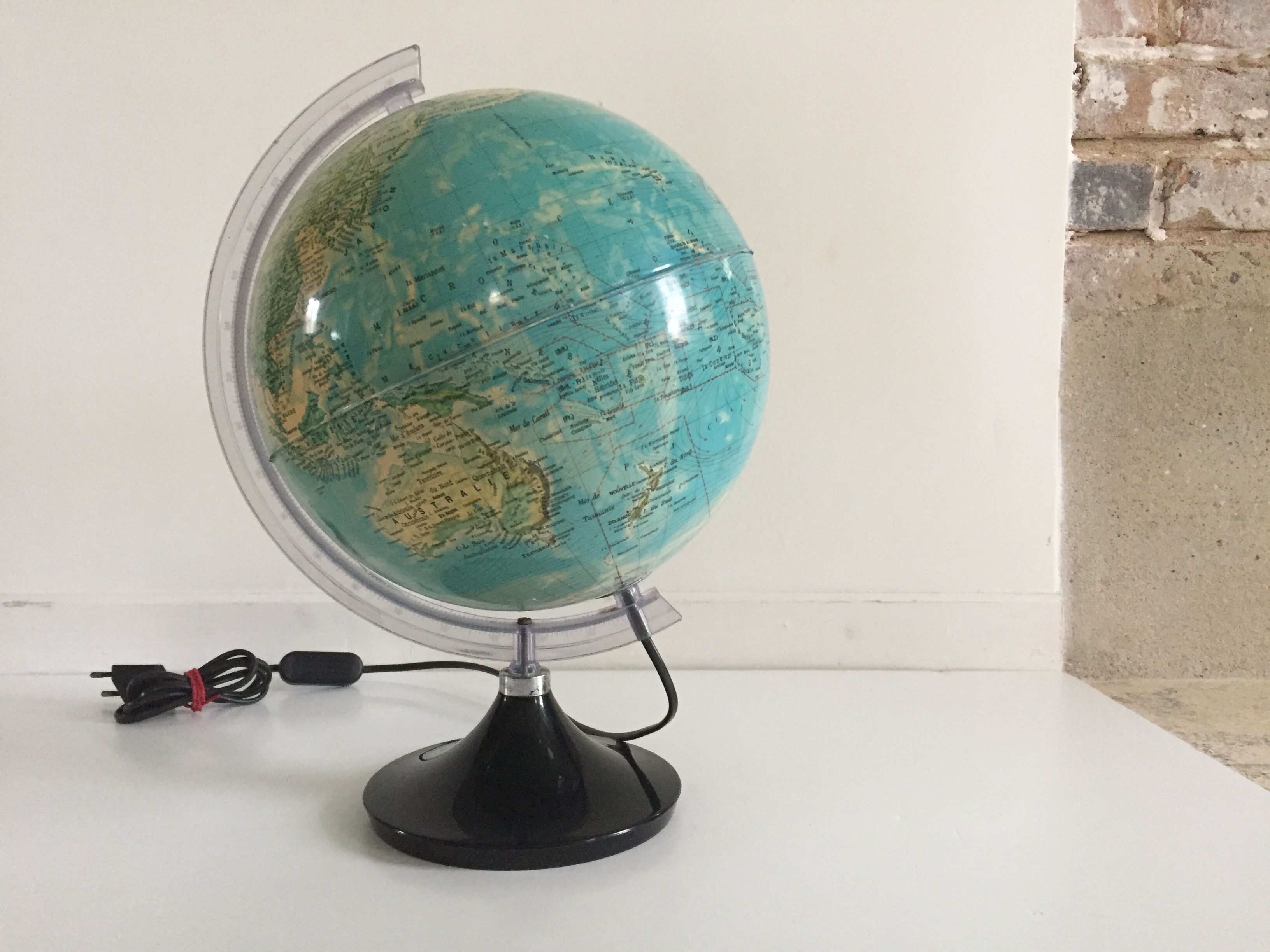 Globe earth bright black vintage