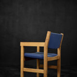 Vintage Danish chair in oak and blue fabric from the mid-century by Hans J. Wegner for Getama, 1960s.