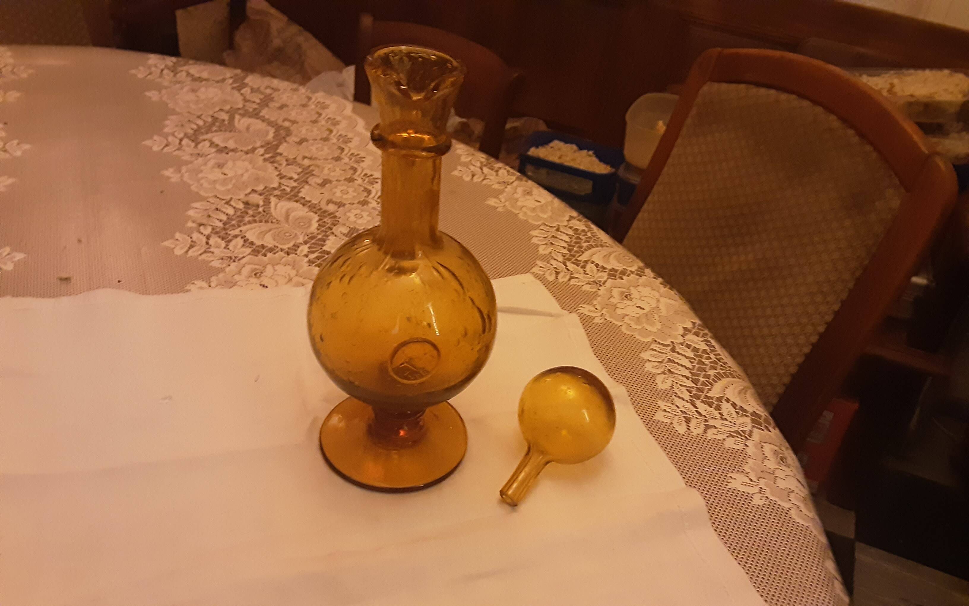 YELLOW GLASS CARAFE MOUTH-BLOWN LA ROCHERE