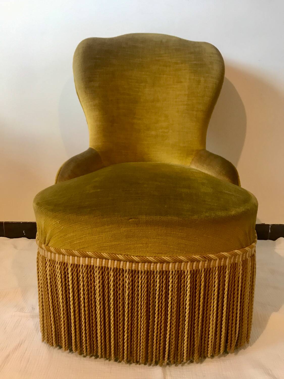 Toad armchair in gold velvet