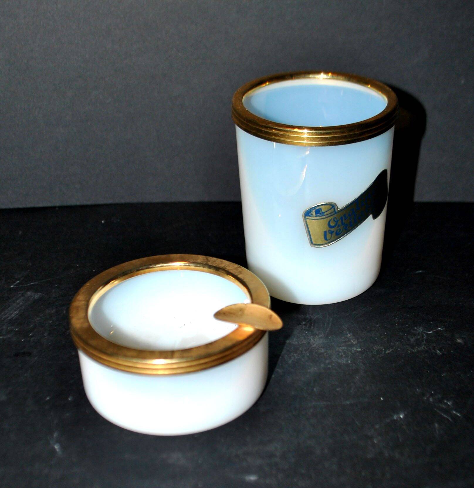 Cendrier vintage en verre opaline blanche et gobelet à cigarette opaline véritable