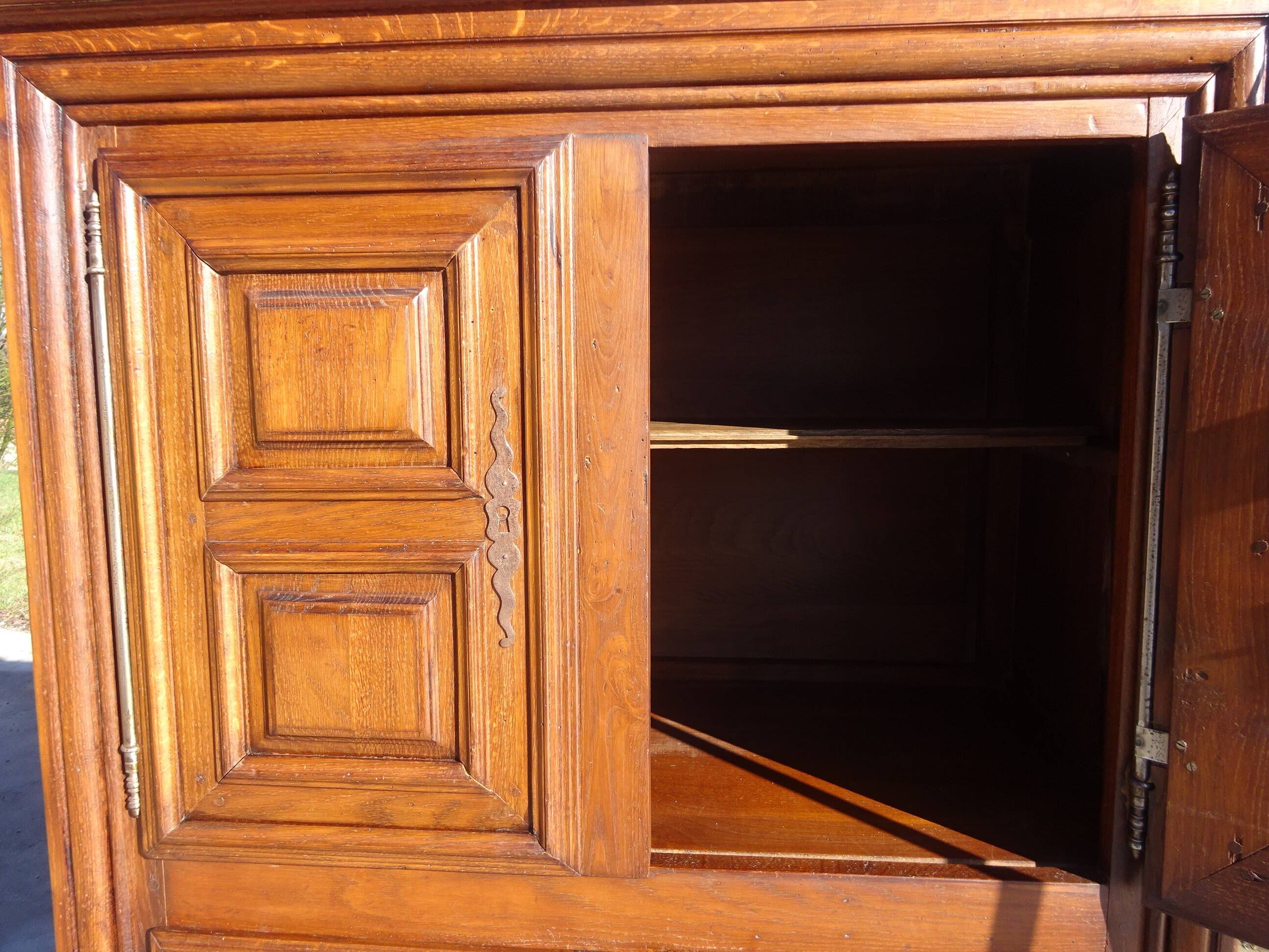 Small oak cabinet, 4 doors, Louis XIII style