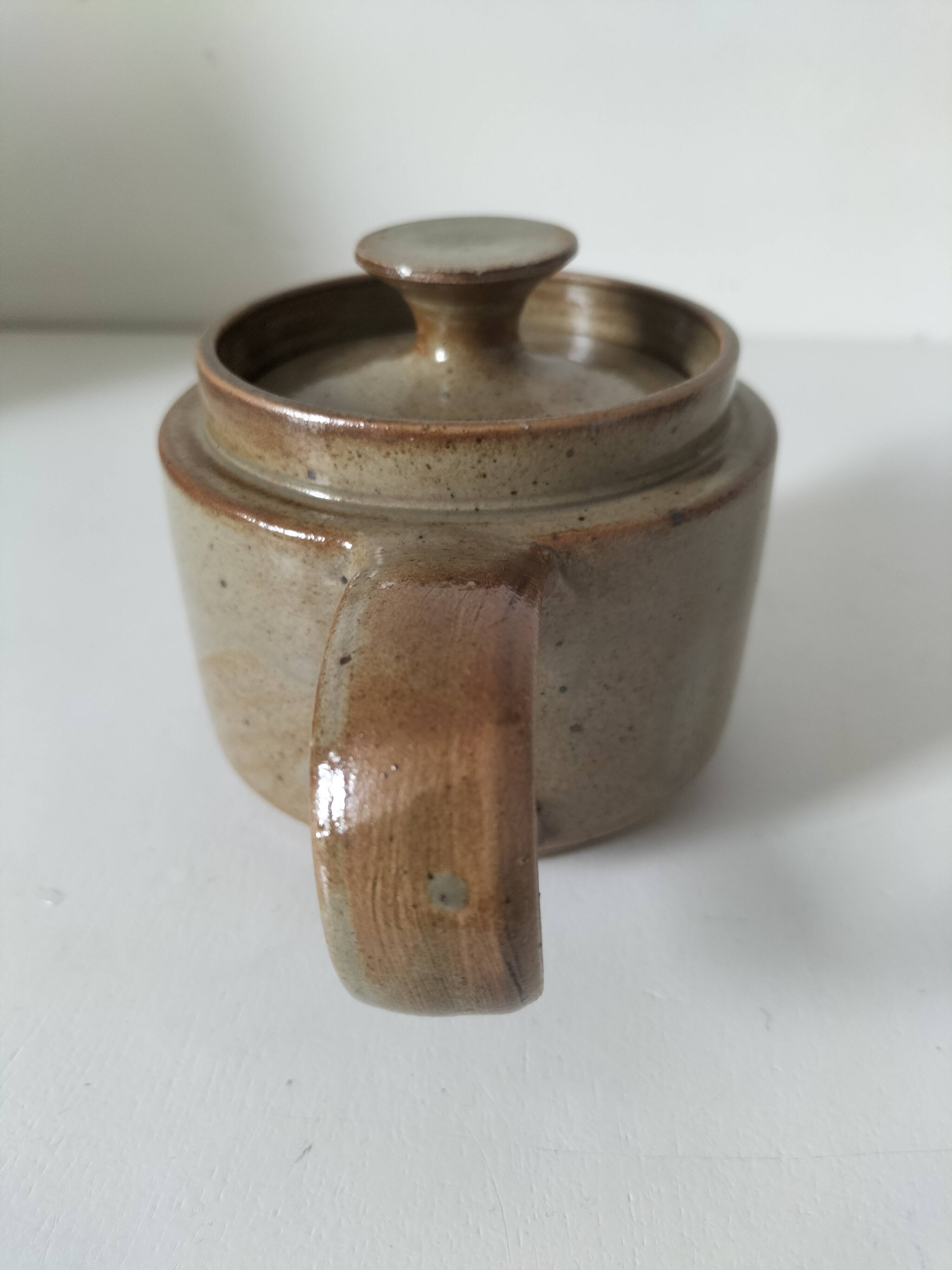 Théière artisanale en grès, style japonisant, esprit Puisaye, 1960-1970