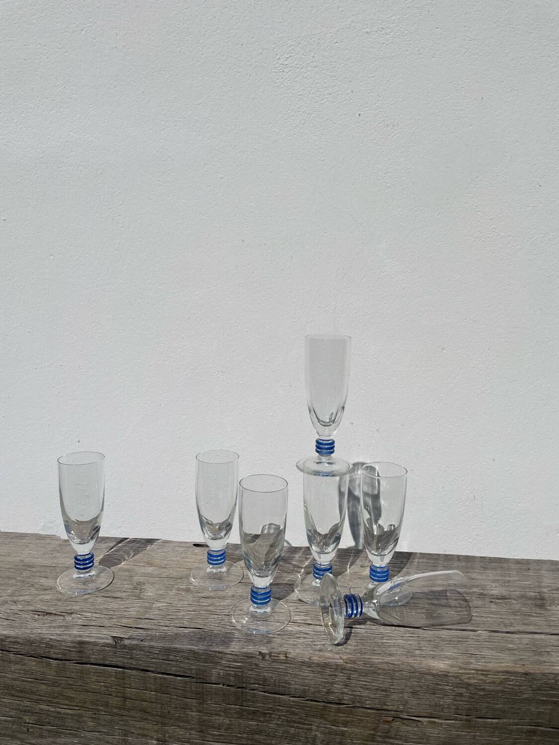 7 flûtes à champagne bleues, 1990