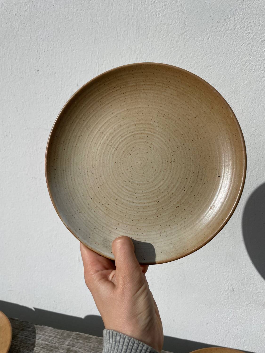 5 assiettes en dessert en grès beige