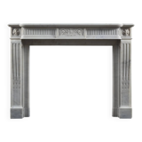 Cheminée en marbre statuaire de style Louis XVI
