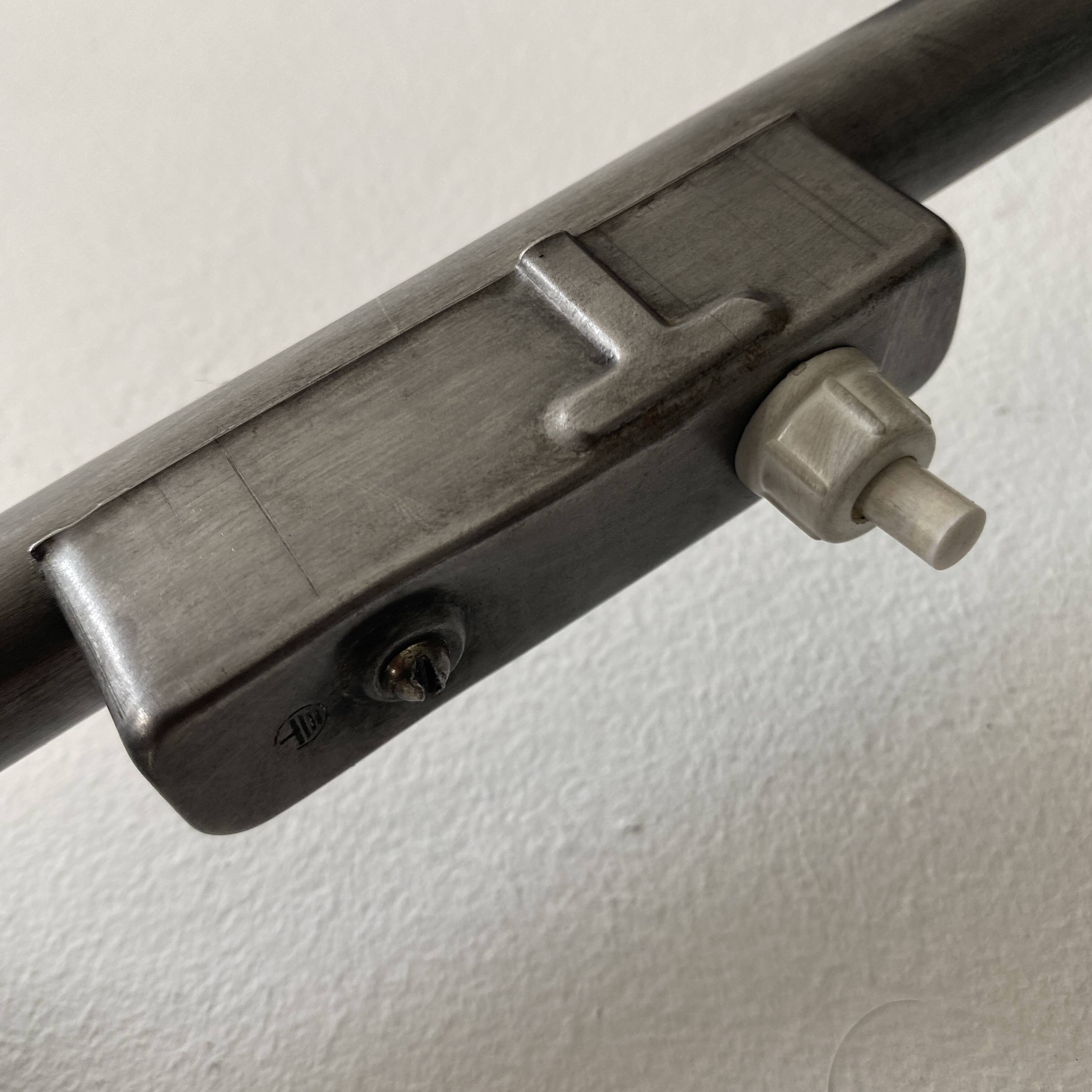 Ancienne lampe applique d’atelier bauhaus hala 122