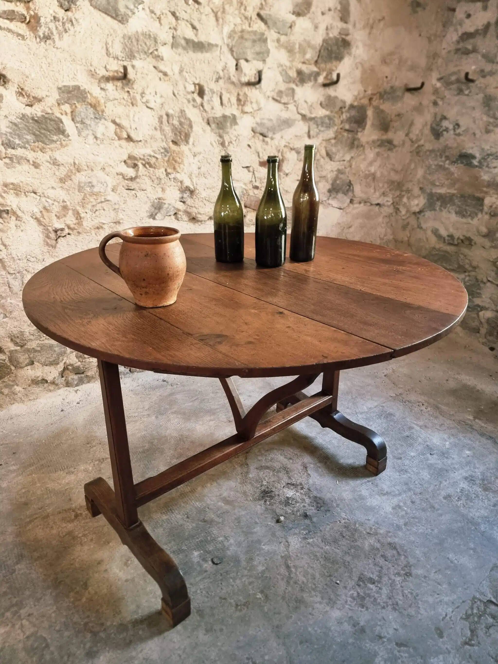 Antique French oak wine table – Loire region – Tilting top – 107 cm diameter
