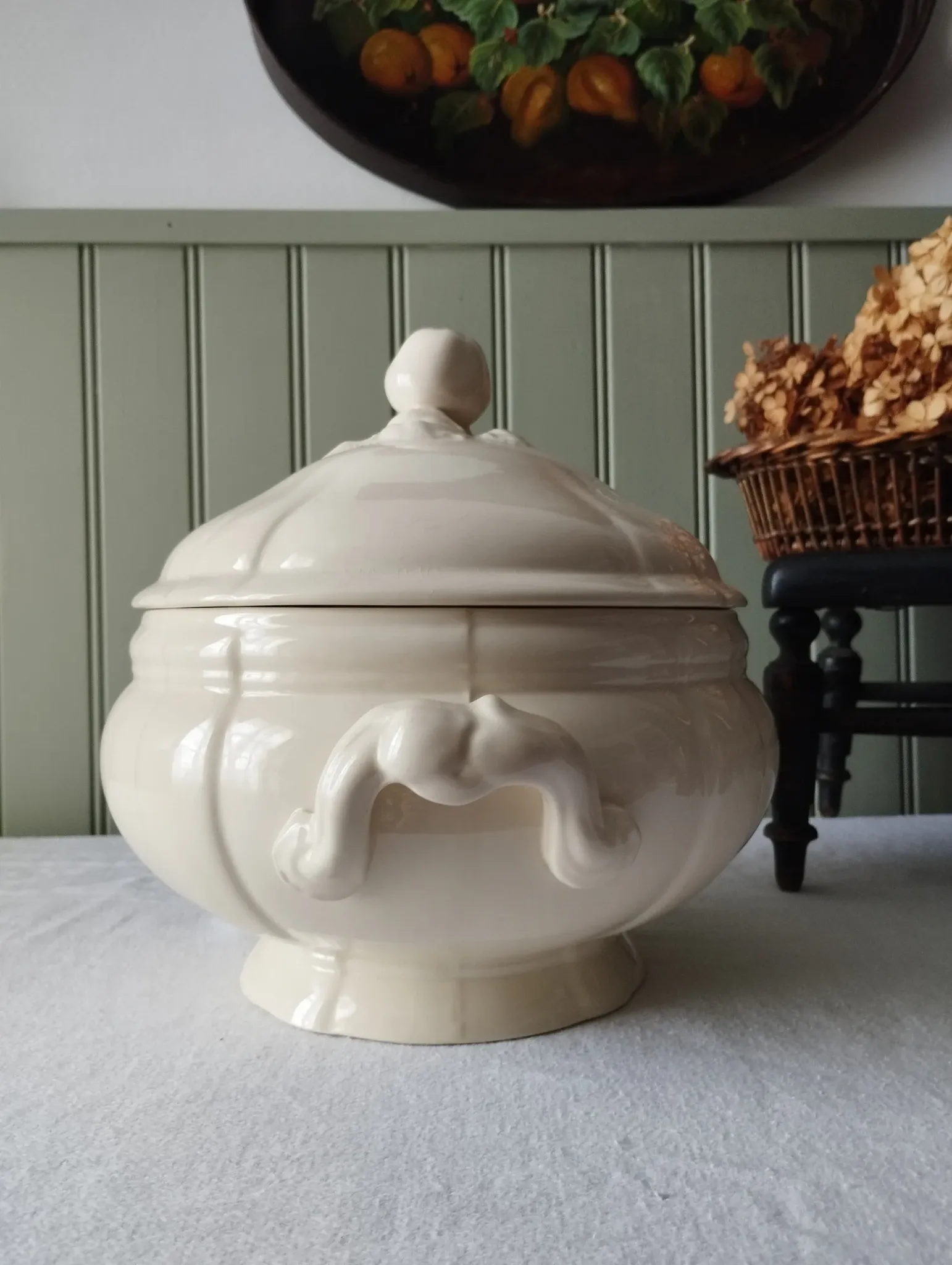 Antique soup tureen in ironstone from Sarreguemines Digoin service "Ivory".