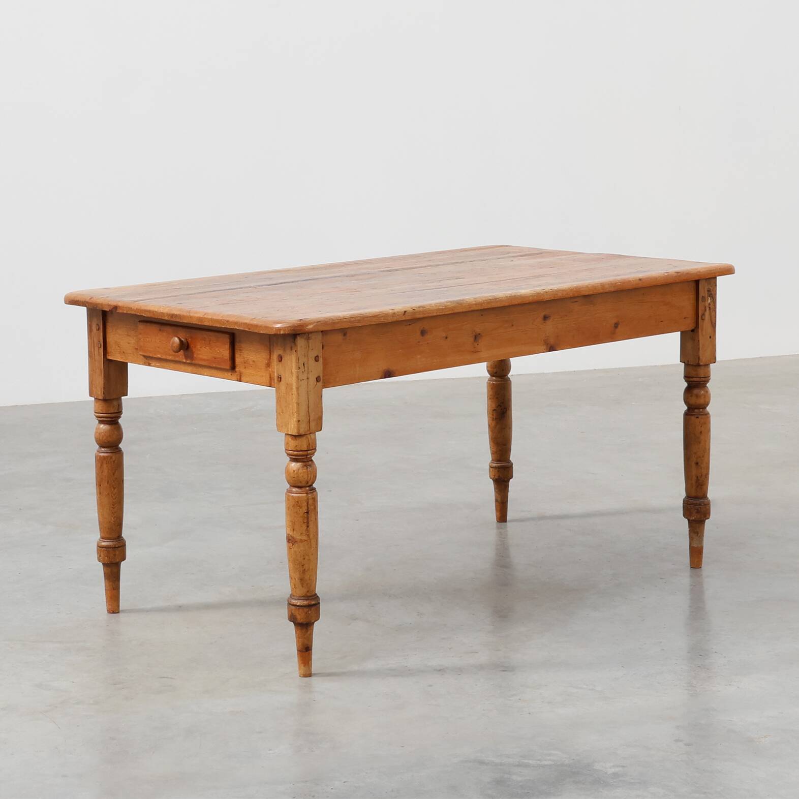 Table de ferme en pin ancien, France, fin du 19e siècle
