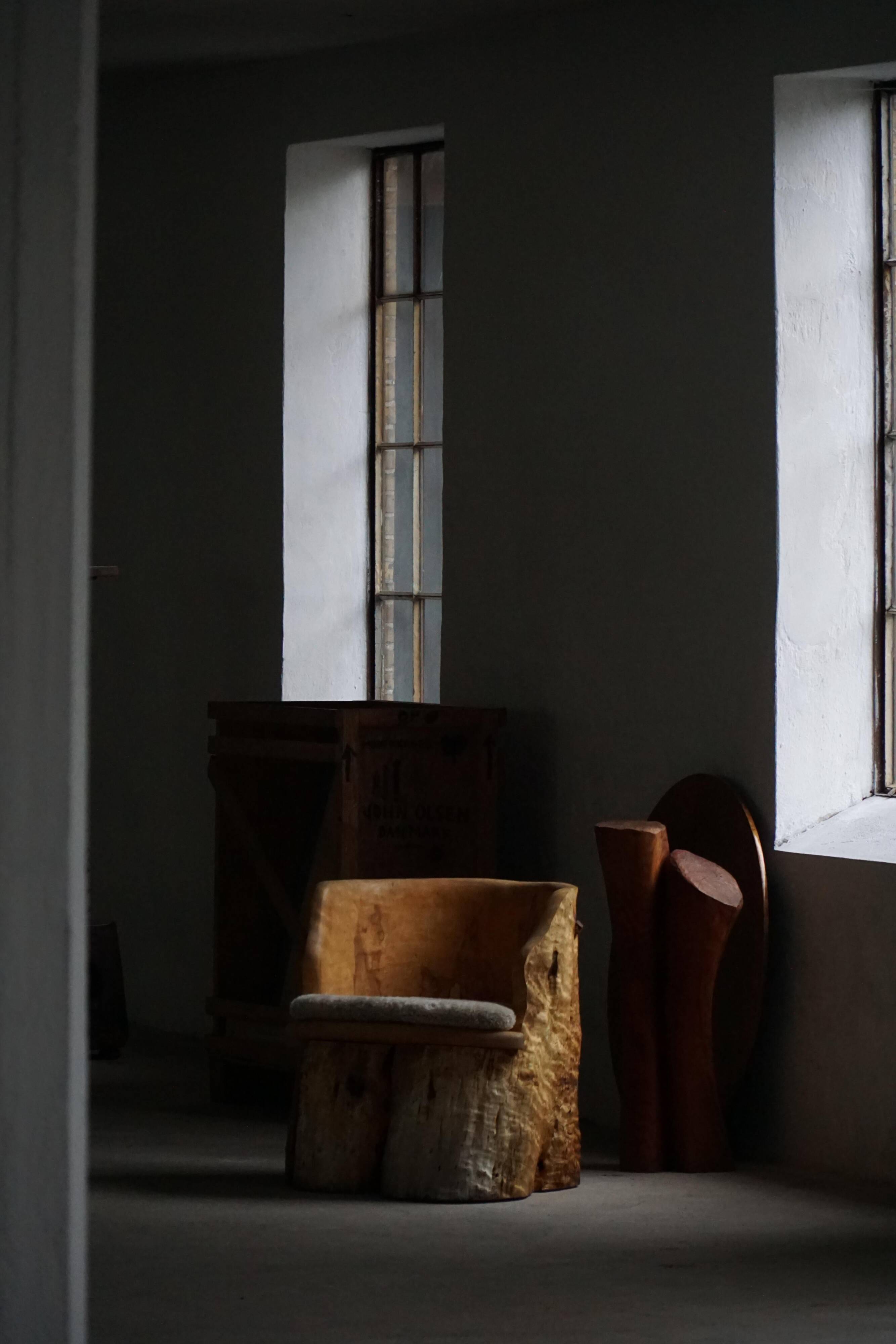 Chaise Brutaliste en Tronc Massif & Assise en Laine D'Agneau, Moderne Du Milieu Du Siècle Suédois, Années 1960