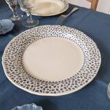 Plat Gien à décor de fleurs bleues