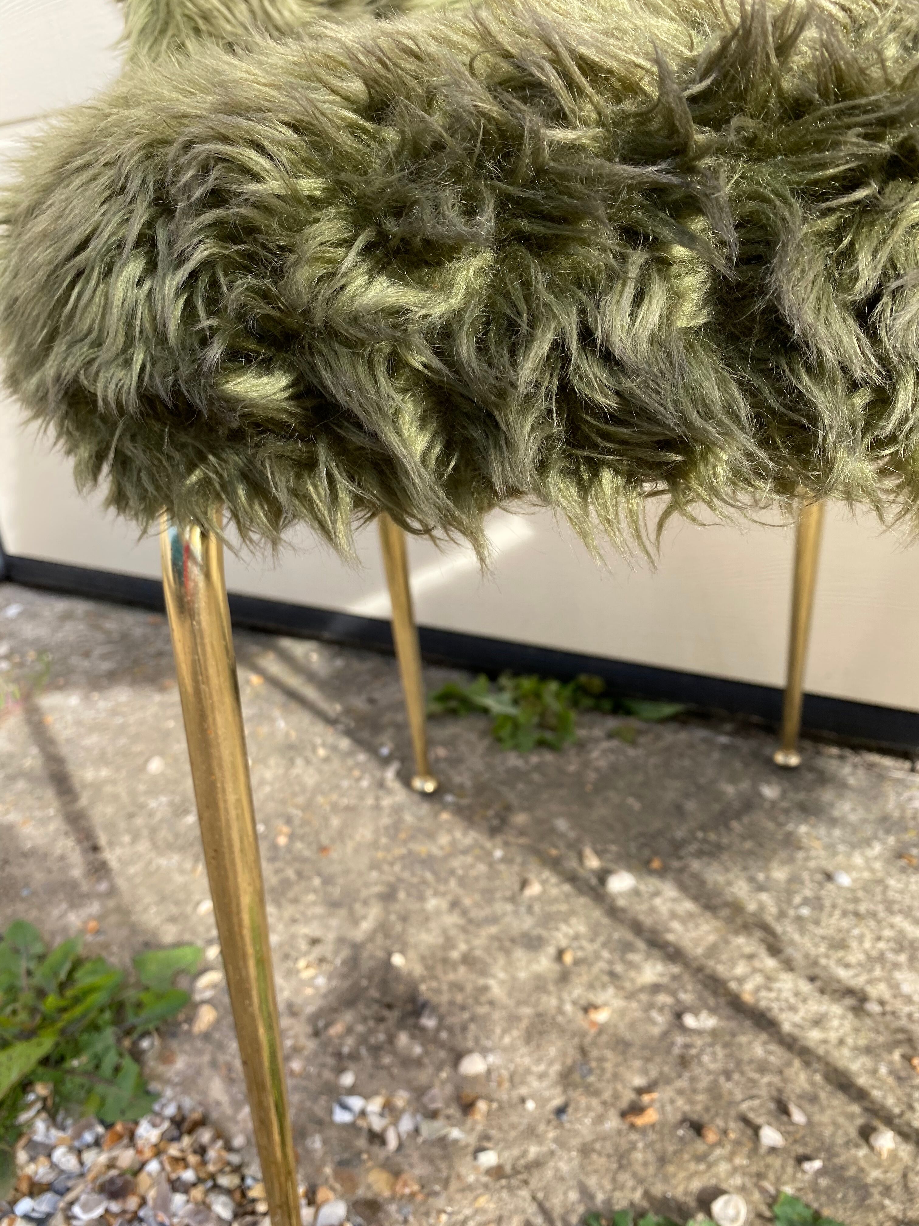 Ensemble de 2 chaises moumoute pieds dorés