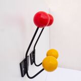 Paire de patères en métal noir et boules en bois rouge et jaune, années 1950