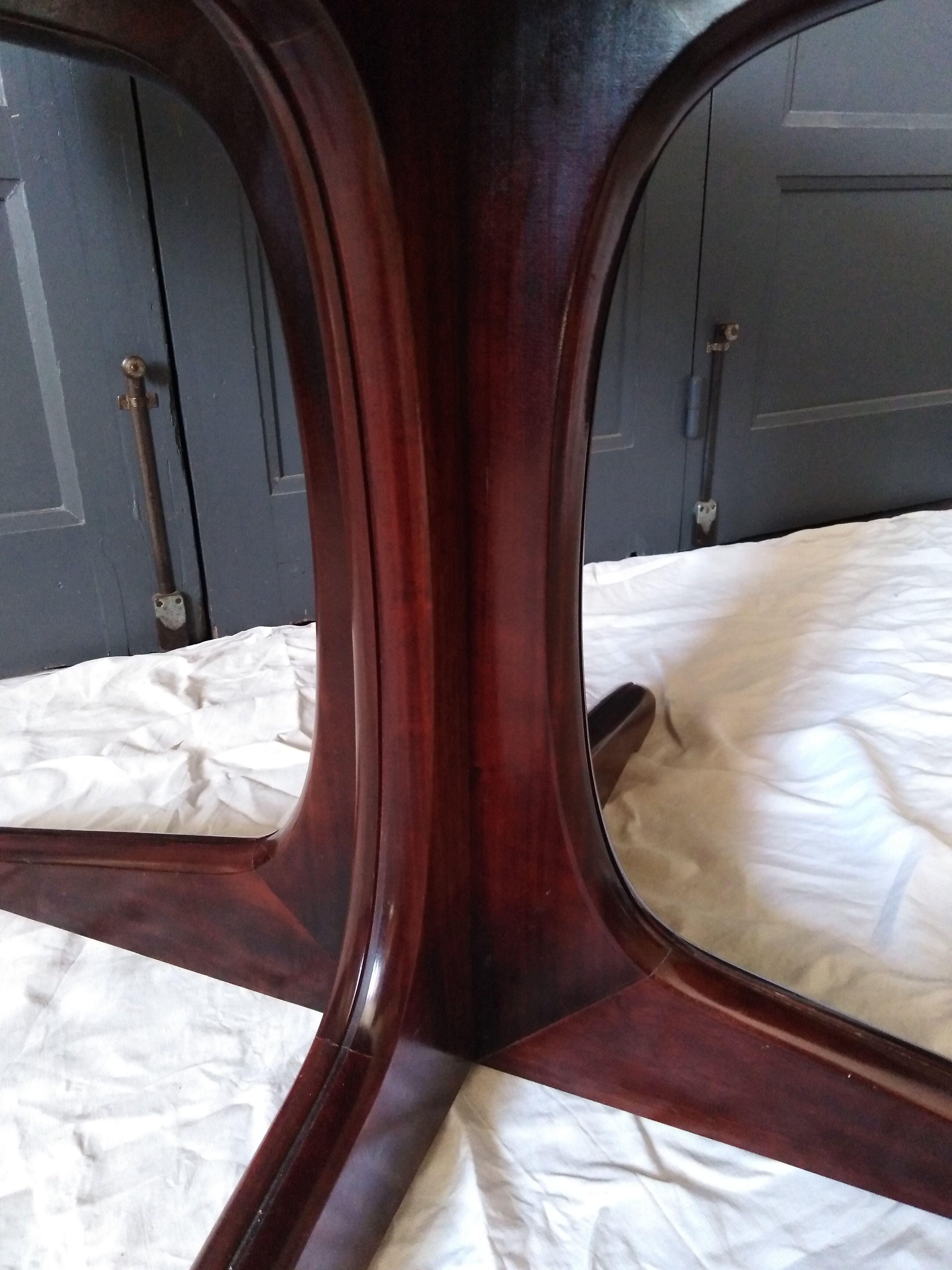 Baumann extended round table