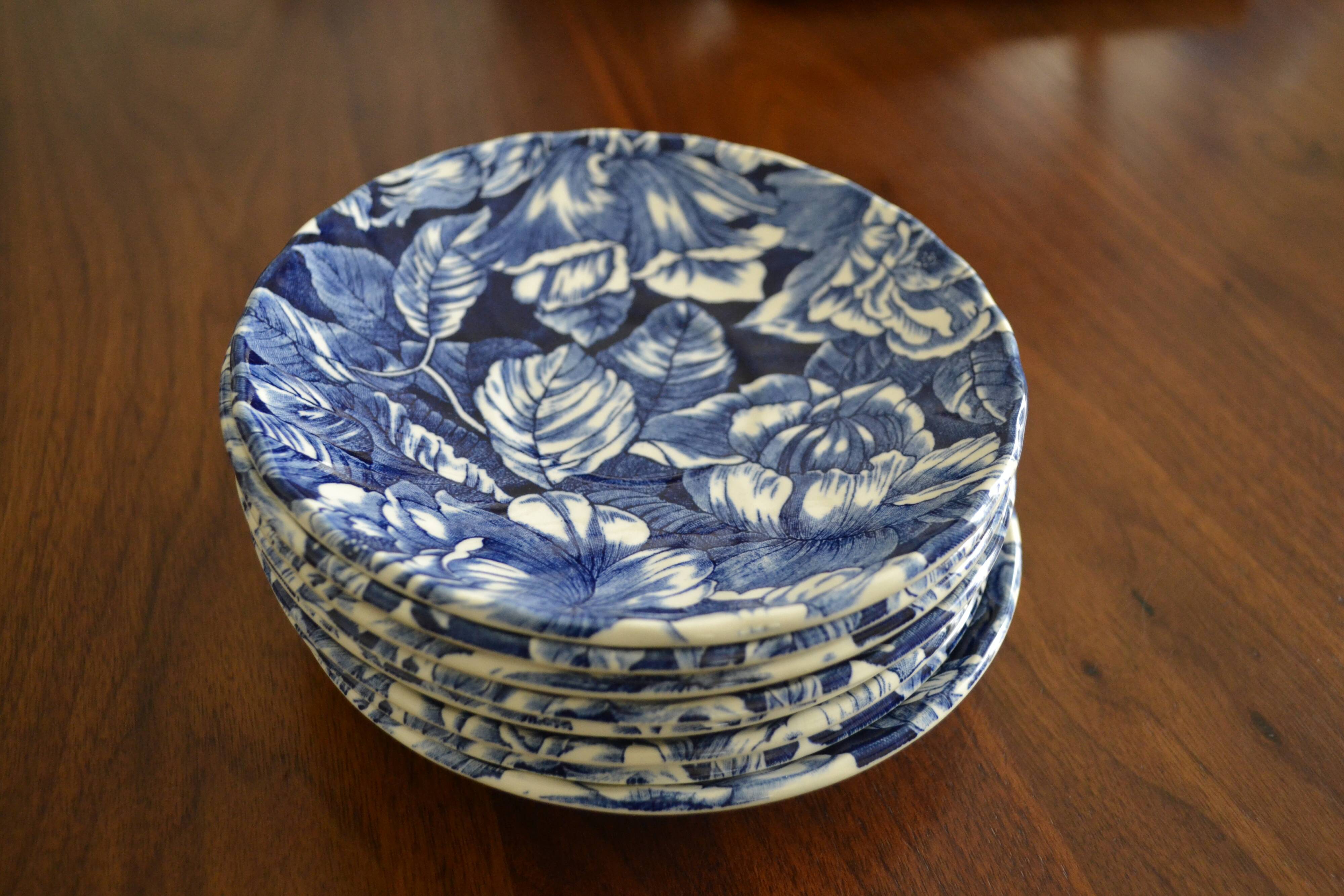 Blue dessert plates with flowers